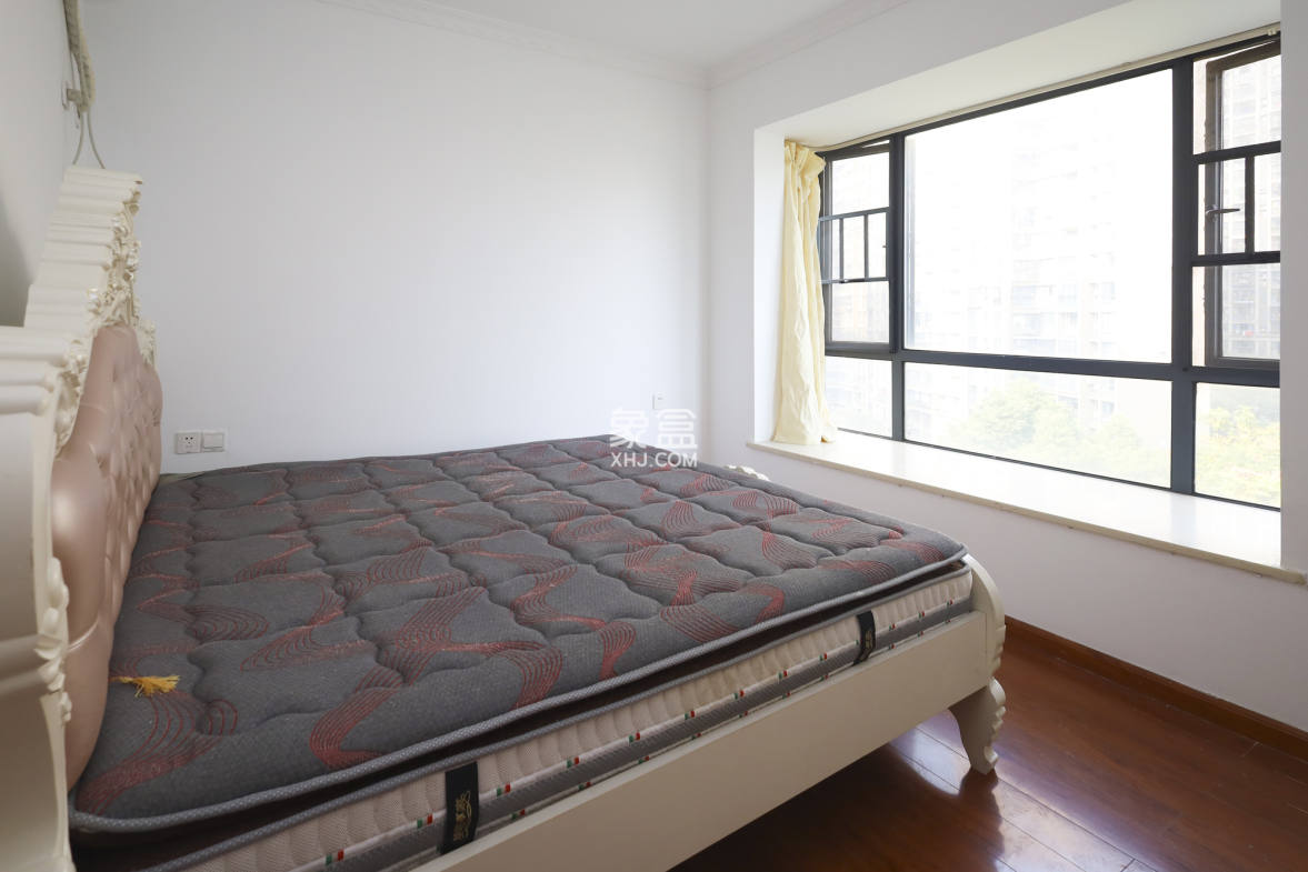 秀峰景园(领秀峰) 2室1厅1卫 53.8万 秀峰景园(领秀峰) 2室1厅1卫 53.8万卧室