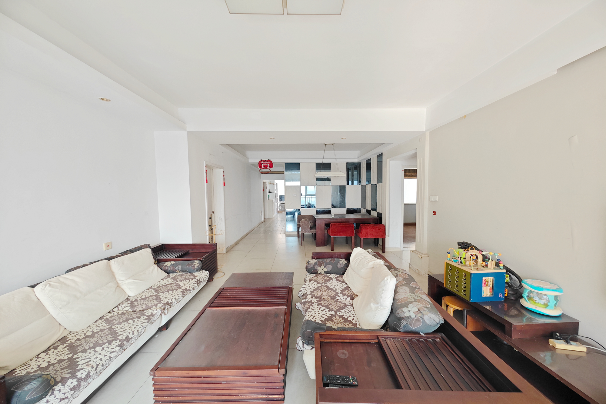 佳天瑞宁花园 3室2厅1卫 122.0万 佳天瑞宁花园 3室2厅1卫 122.0万客厅