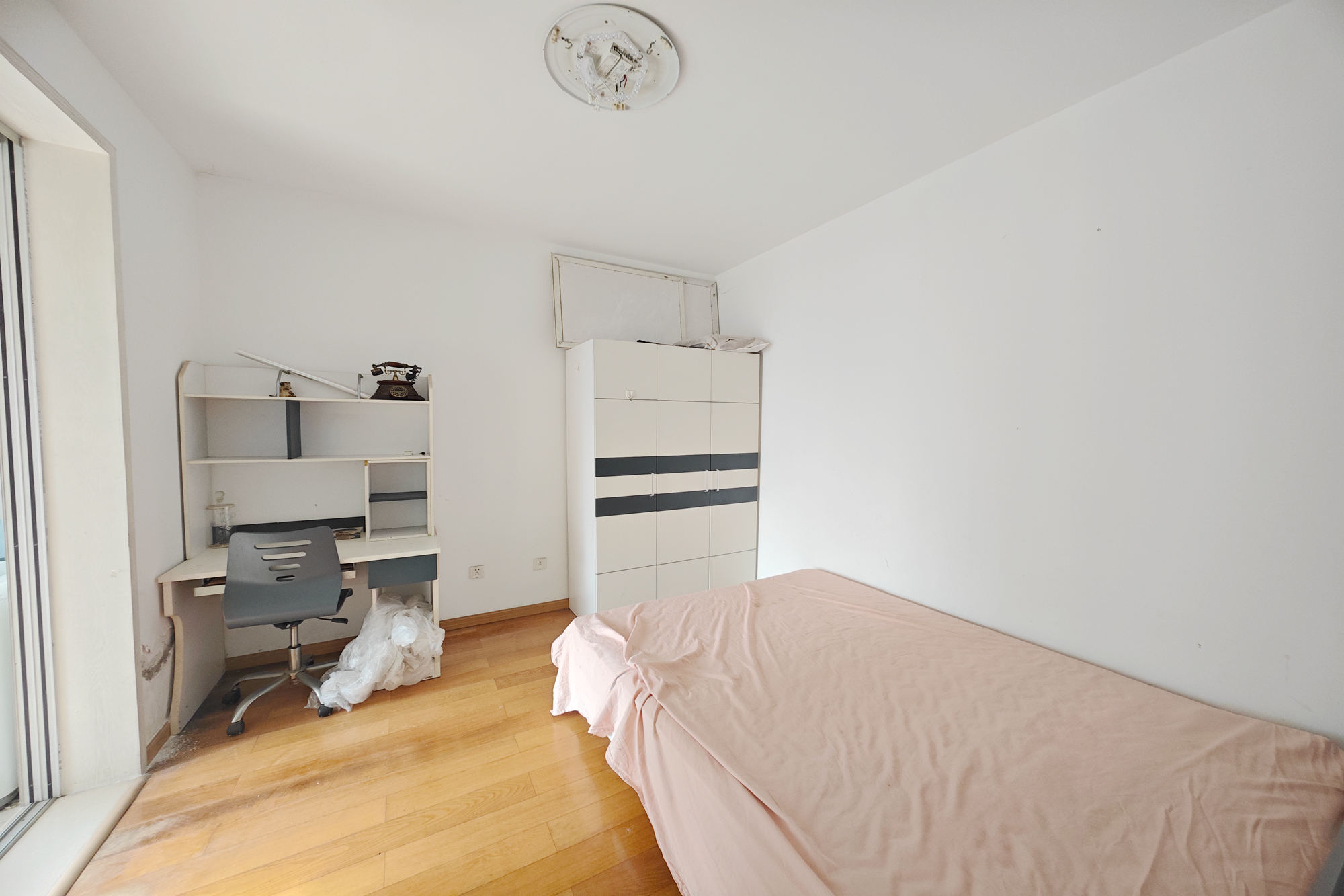 佳天瑞宁花园 3室2厅1卫 122.0万 佳天瑞宁花园 3室2厅1卫 122.0万卧室