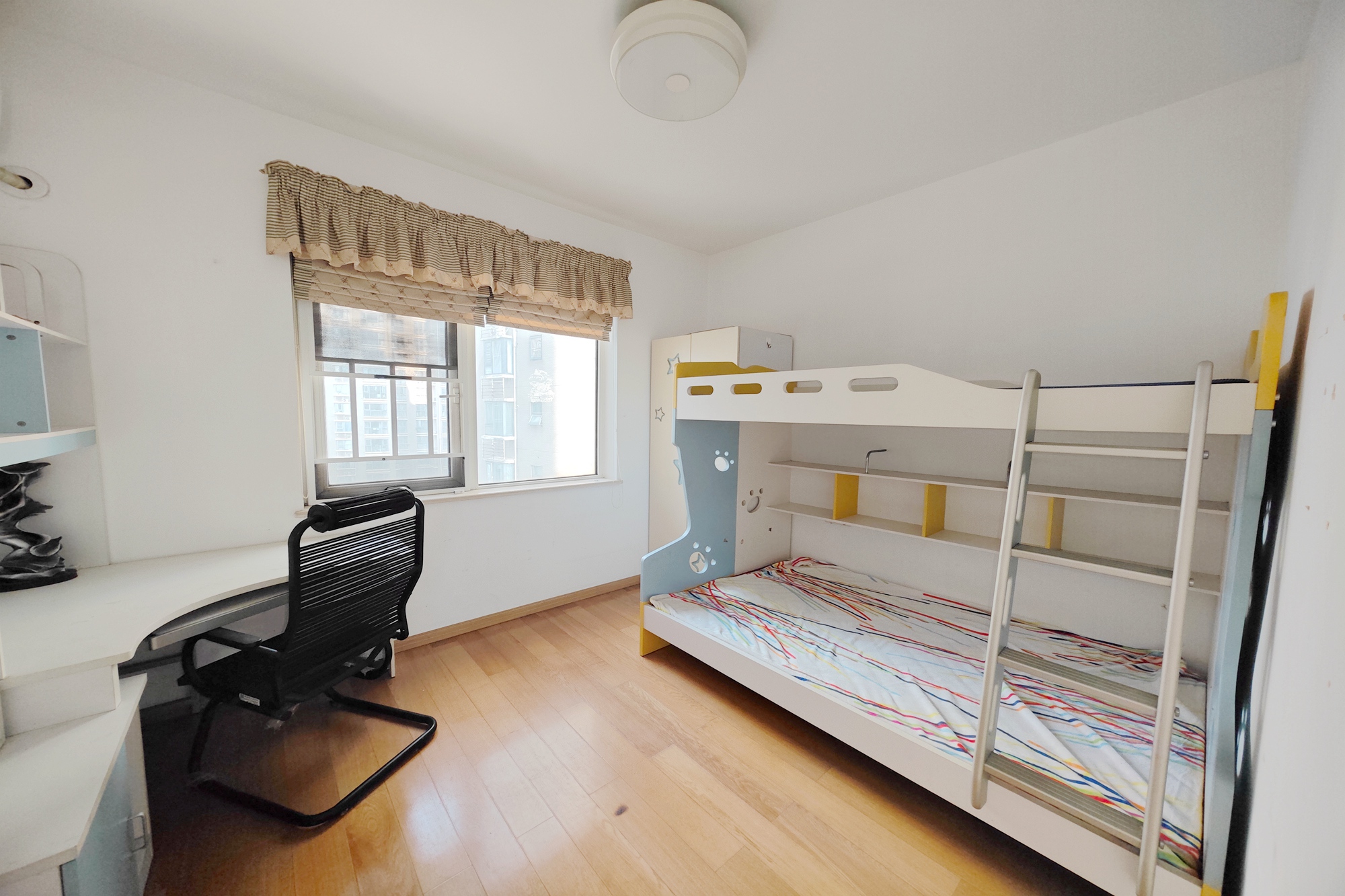 佳天瑞宁花园 3室2厅1卫 122.0万 佳天瑞宁花园 3室2厅1卫 122.0万卧室