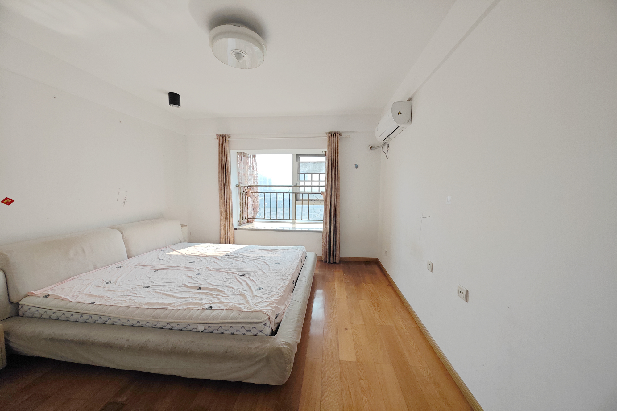 佳天瑞宁花园 3室2厅1卫 122.0万 佳天瑞宁花园 3室2厅1卫 122.0万卧室