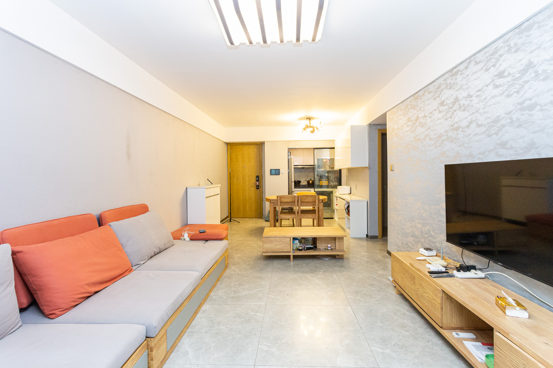 时代倾城四期 2室2厅1卫 63.8万 时代倾城四期 2室2厅1卫 63.8万客厅