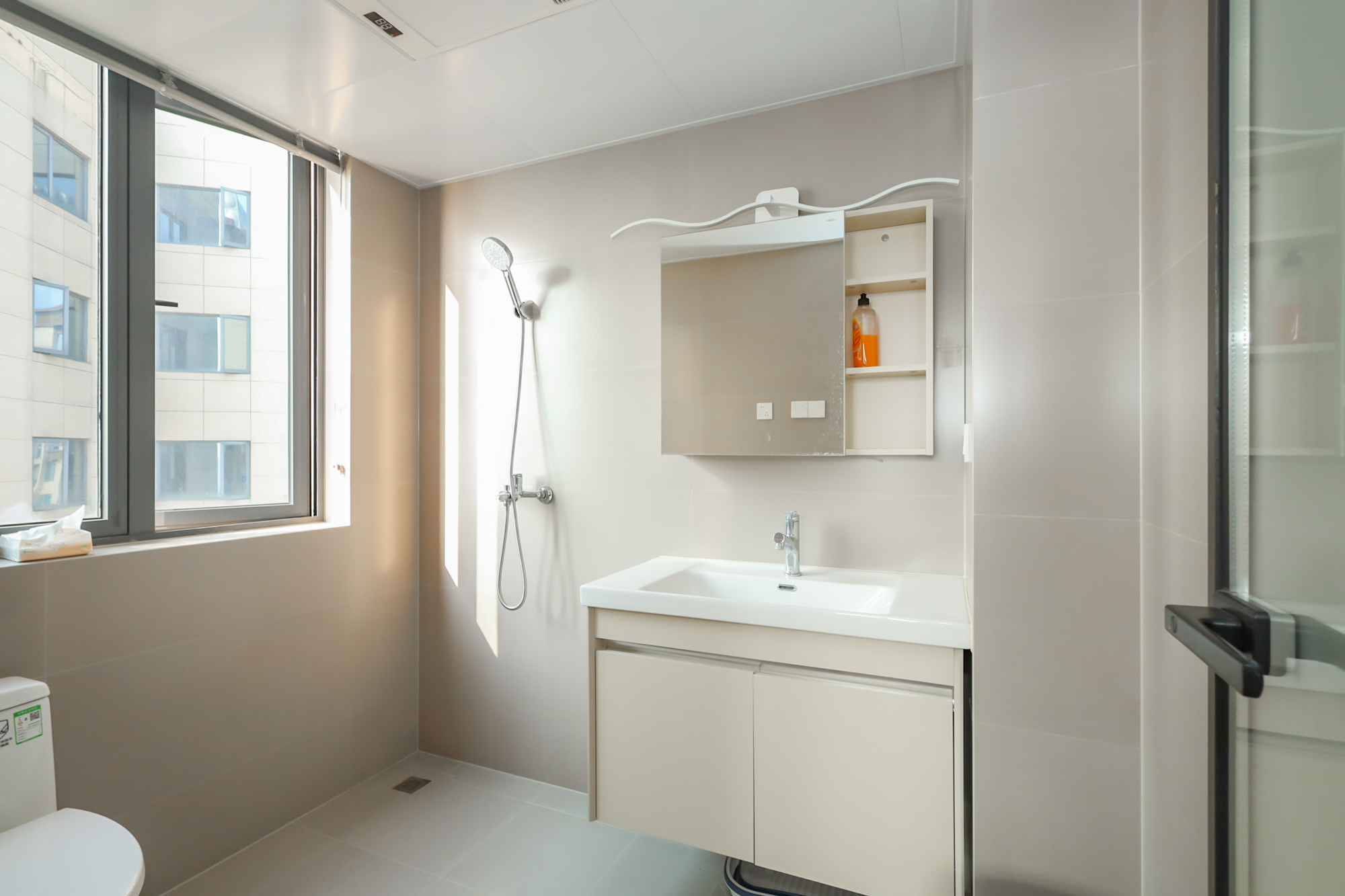 蓝光雍锦阁 3室2厅2卫 158.0万 蓝光雍锦阁 3室2厅2卫 158.0万卫生间