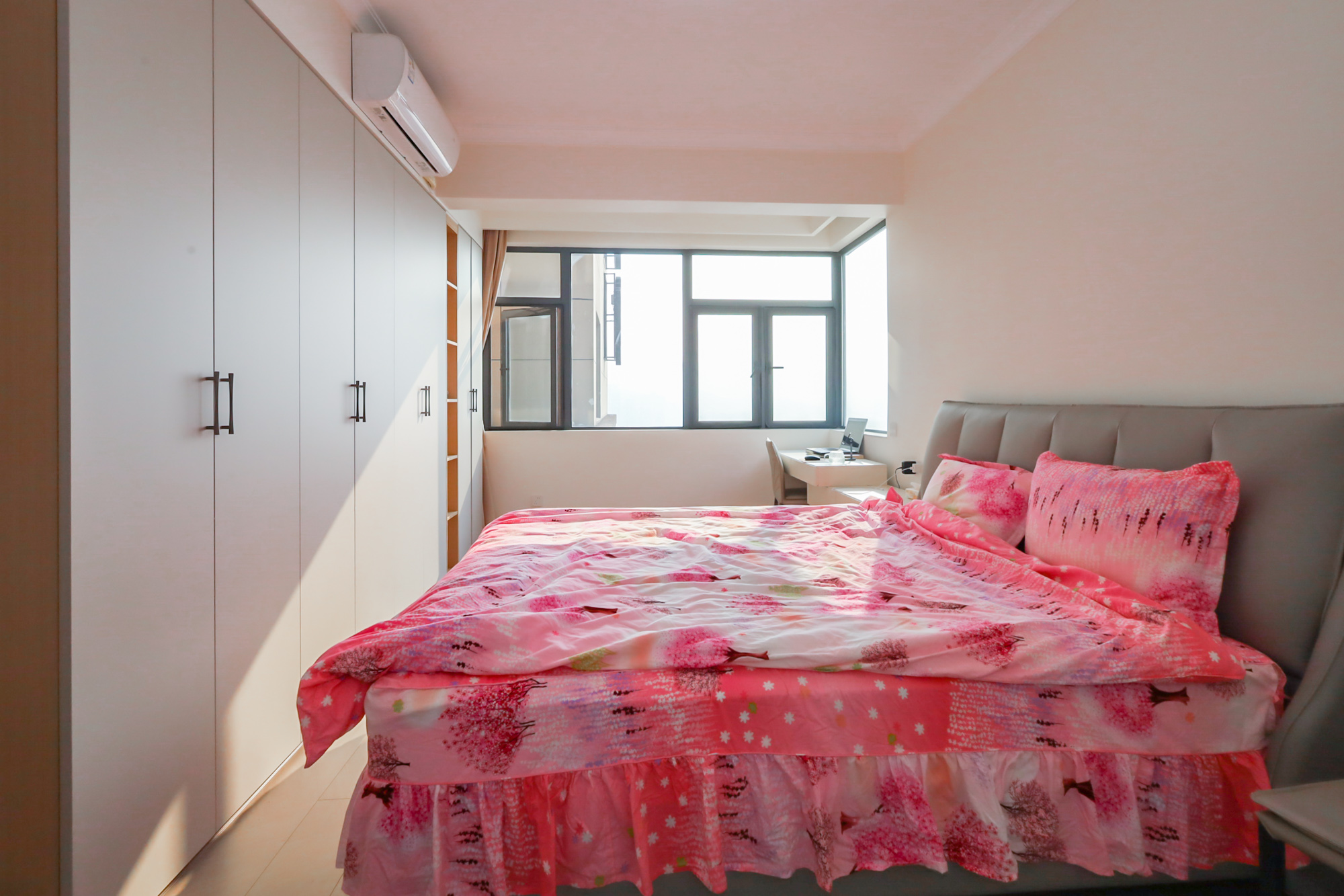 蓝光雍锦阁 3室2厅2卫 158.0万 蓝光雍锦阁 3室2厅2卫 158.0万卧室