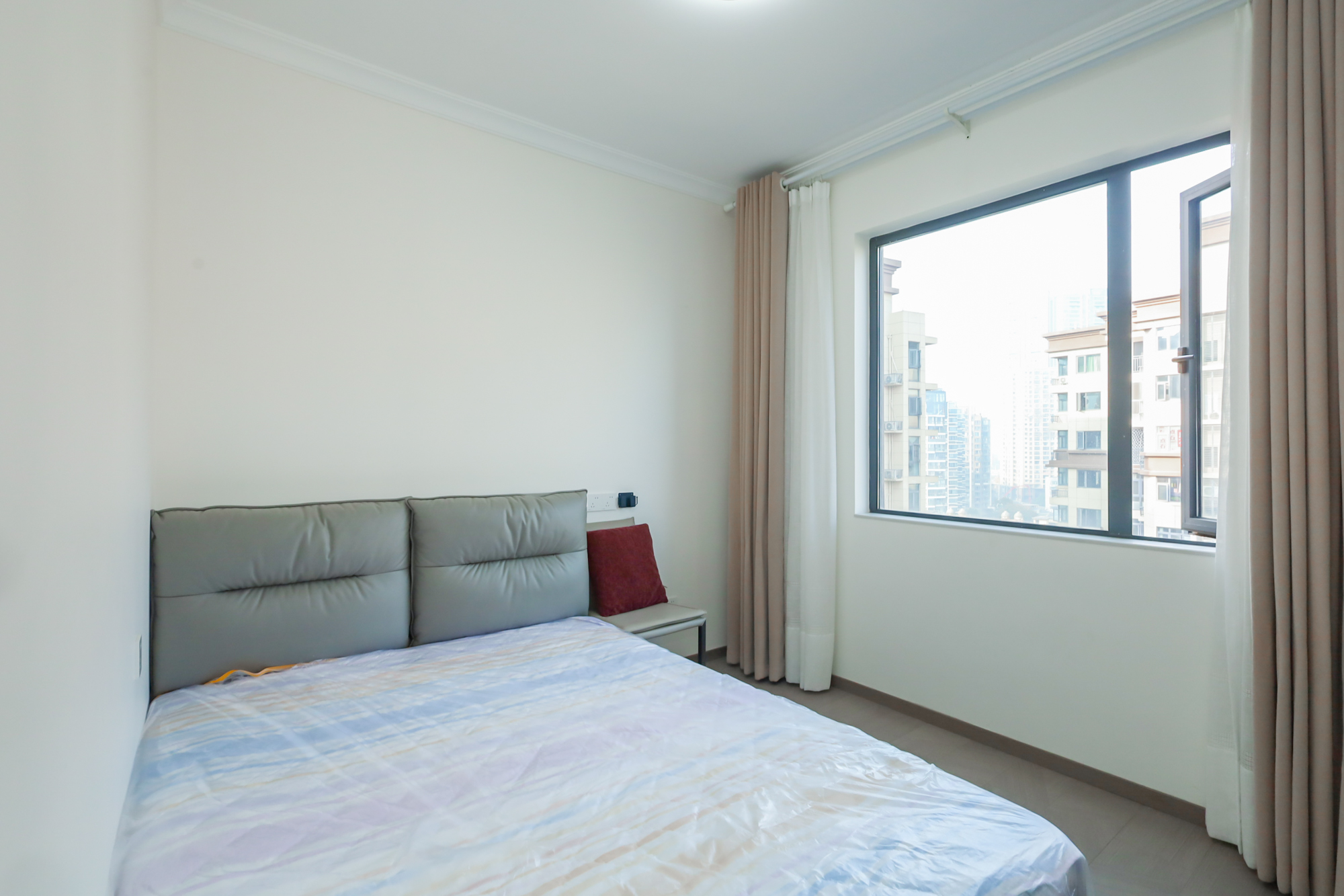 蓝光雍锦阁 3室2厅2卫 158.0万 蓝光雍锦阁 3室2厅2卫 158.0万卧室