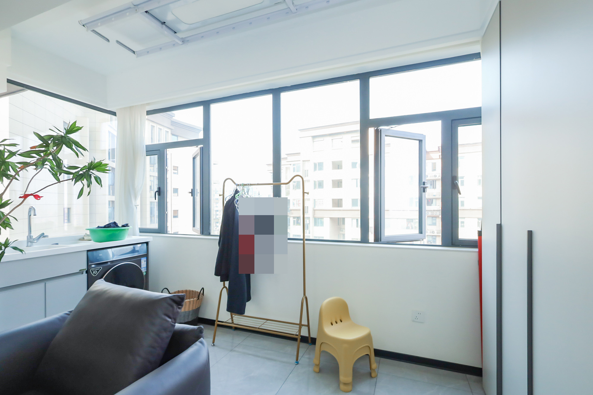 蓝光雍锦阁 3室2厅2卫 158.0万 蓝光雍锦阁 3室2厅2卫 158.0万阳台