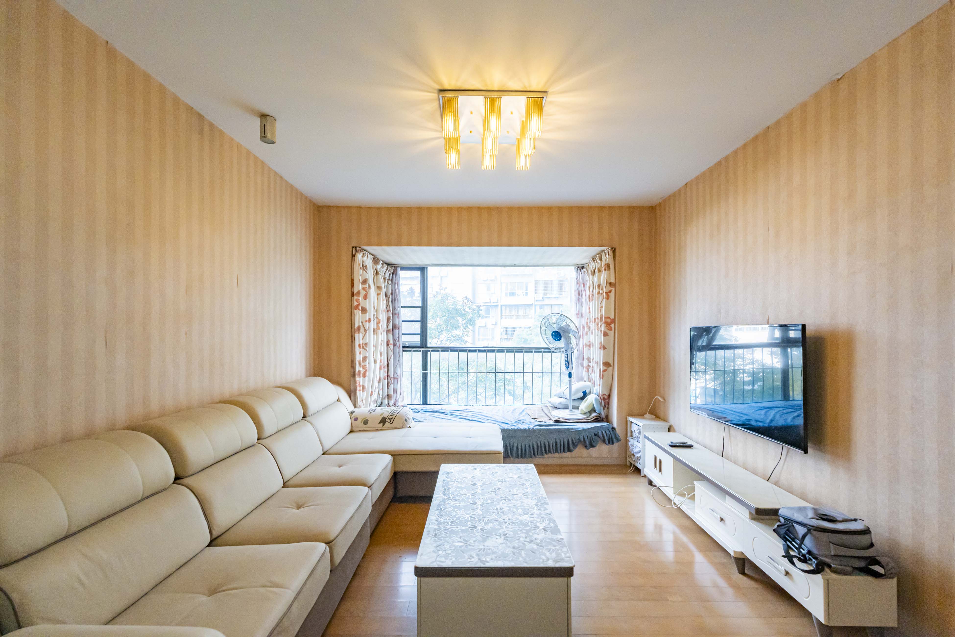 盛世美居荷园 2室2厅2卫 110.0万 盛世美居荷园 2室2厅2卫 110.0万客厅