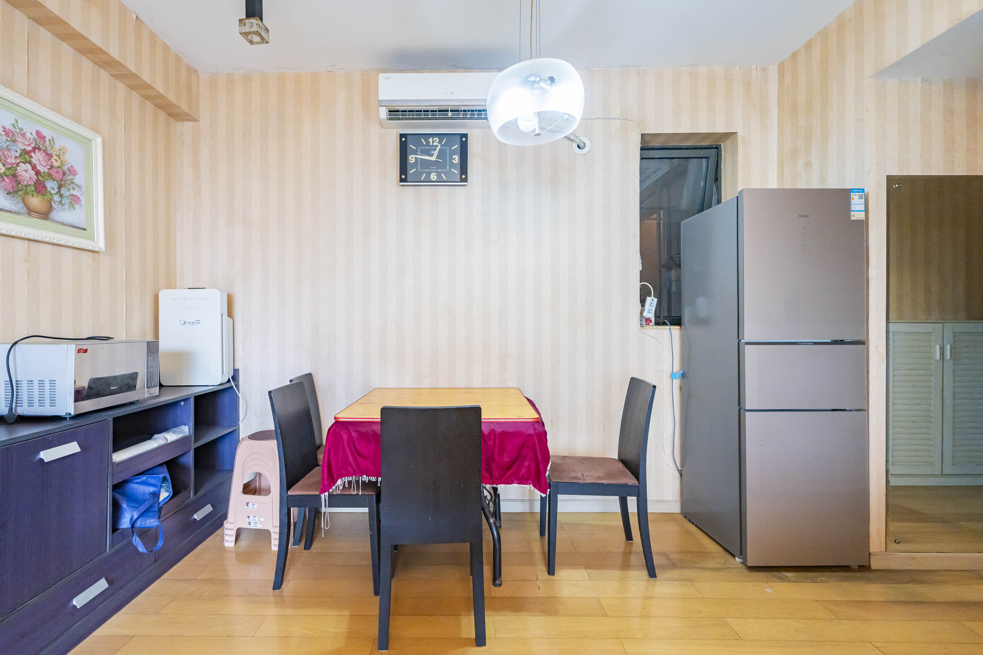 盛世美居荷园 2室2厅2卫 110.0万 盛世美居荷园 2室2厅2卫 110.0万客厅