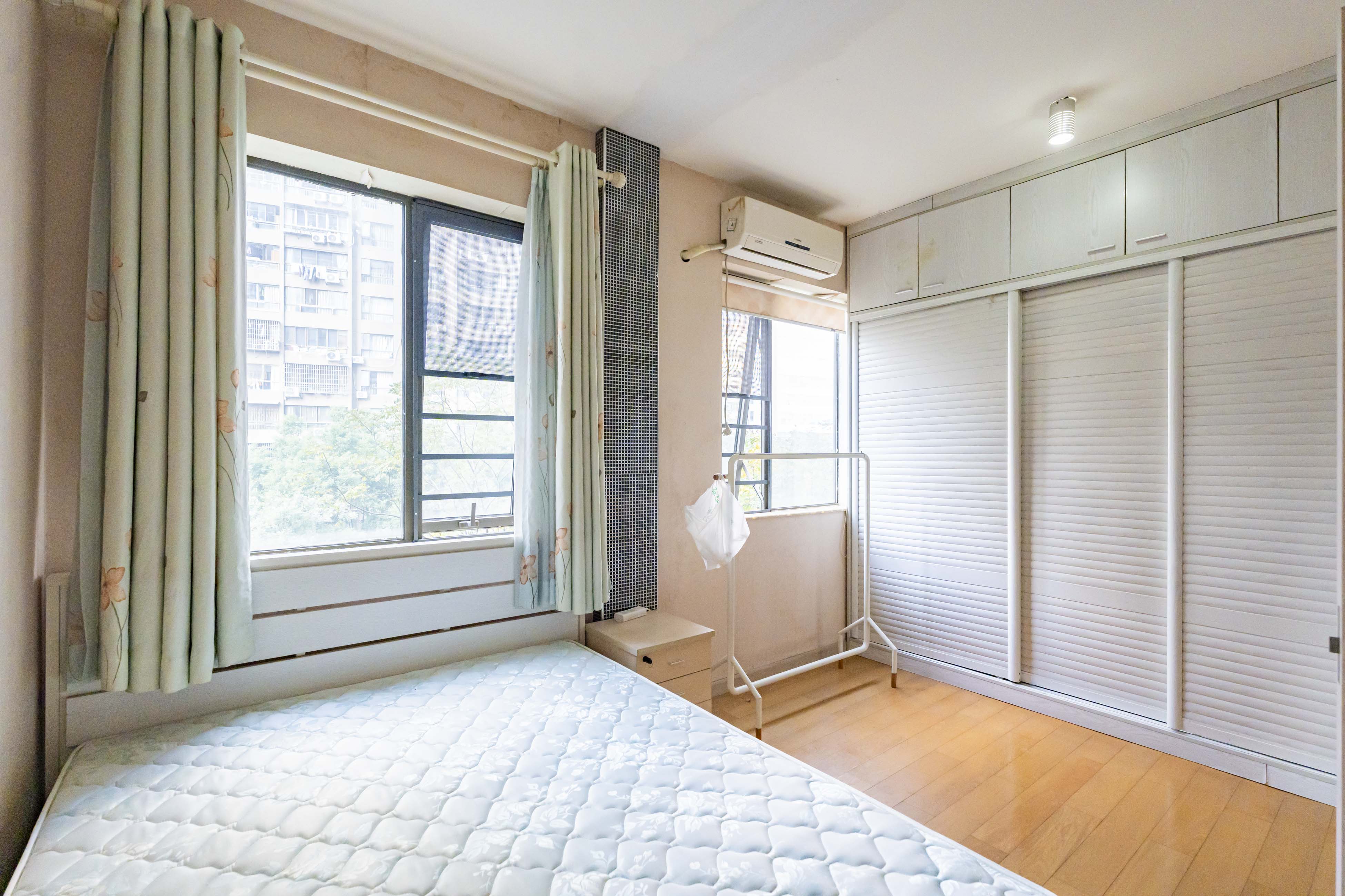 盛世美居荷园 2室2厅2卫 110.0万 盛世美居荷园 2室2厅2卫 110.0万卧室