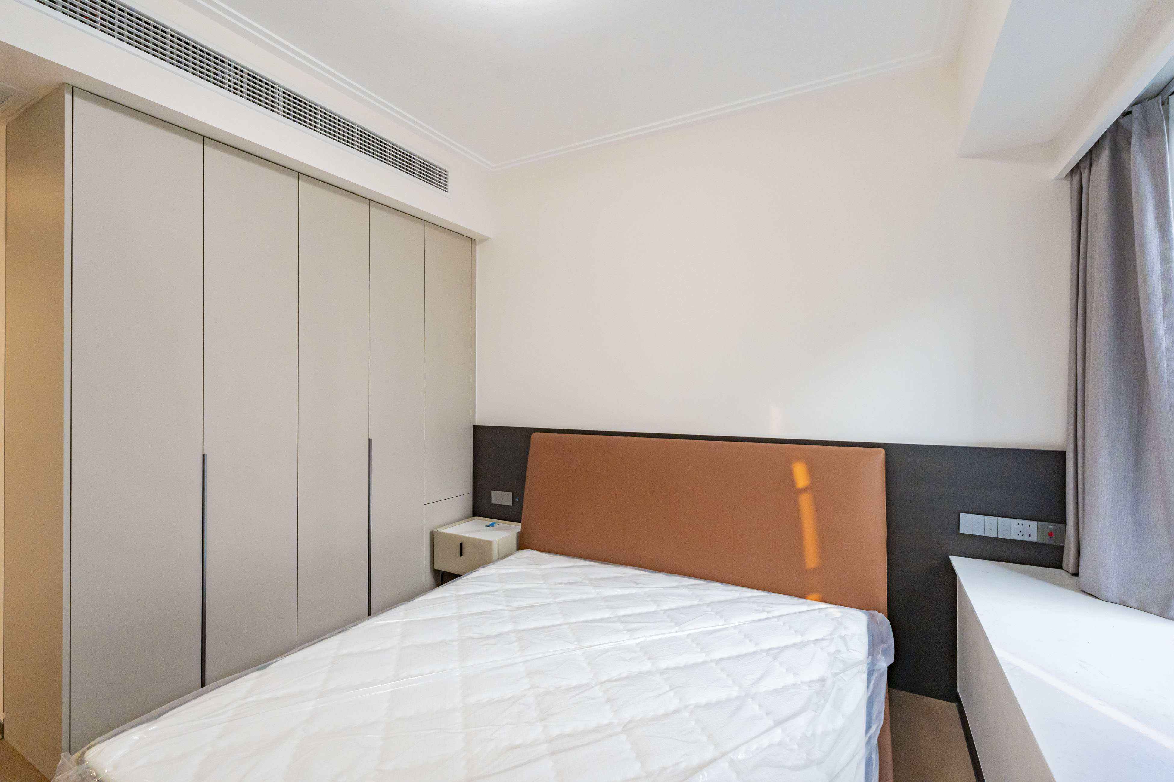 绿地V岛 3室2厅2卫 155.0万 绿地V岛 3室2厅2卫 155.0万卧室