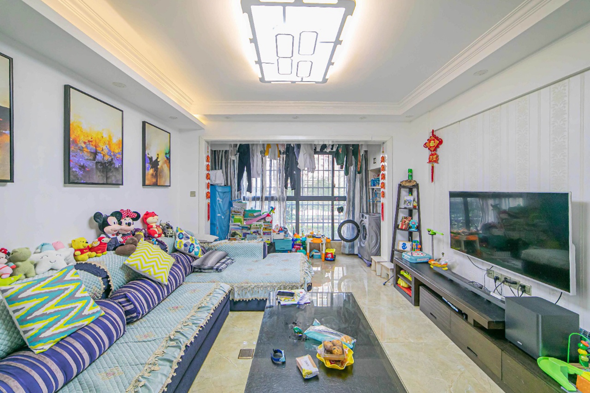 深业睿城 3室2厅2卫 90.0万 深业睿城 3室2厅2卫 90.0万客厅