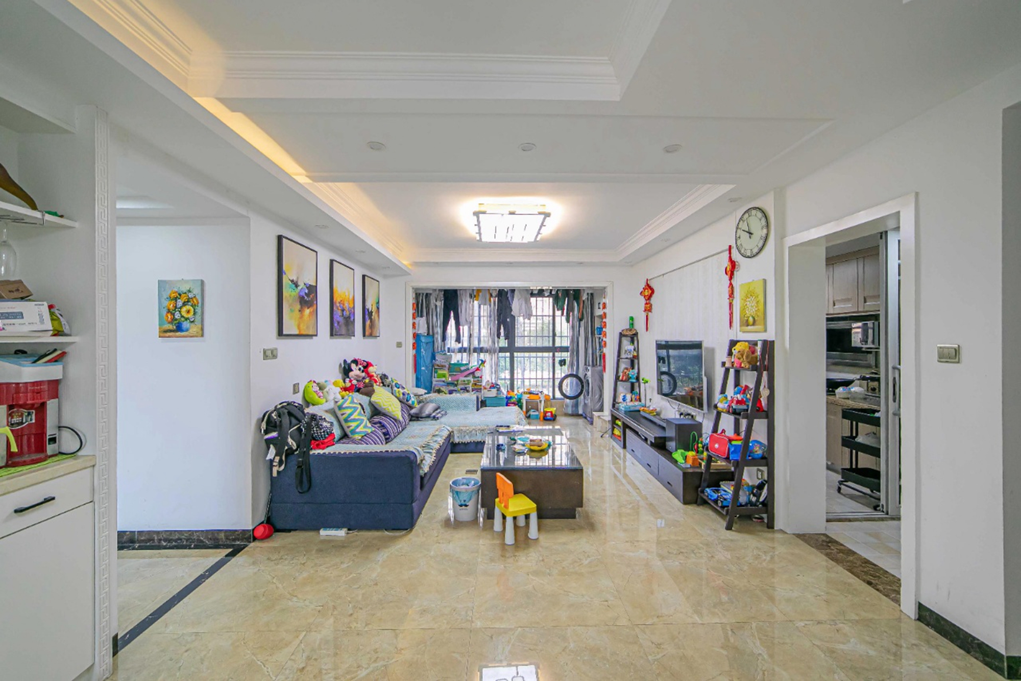 深业睿城 3室2厅2卫 90.0万 深业睿城 3室2厅2卫 90.0万客厅