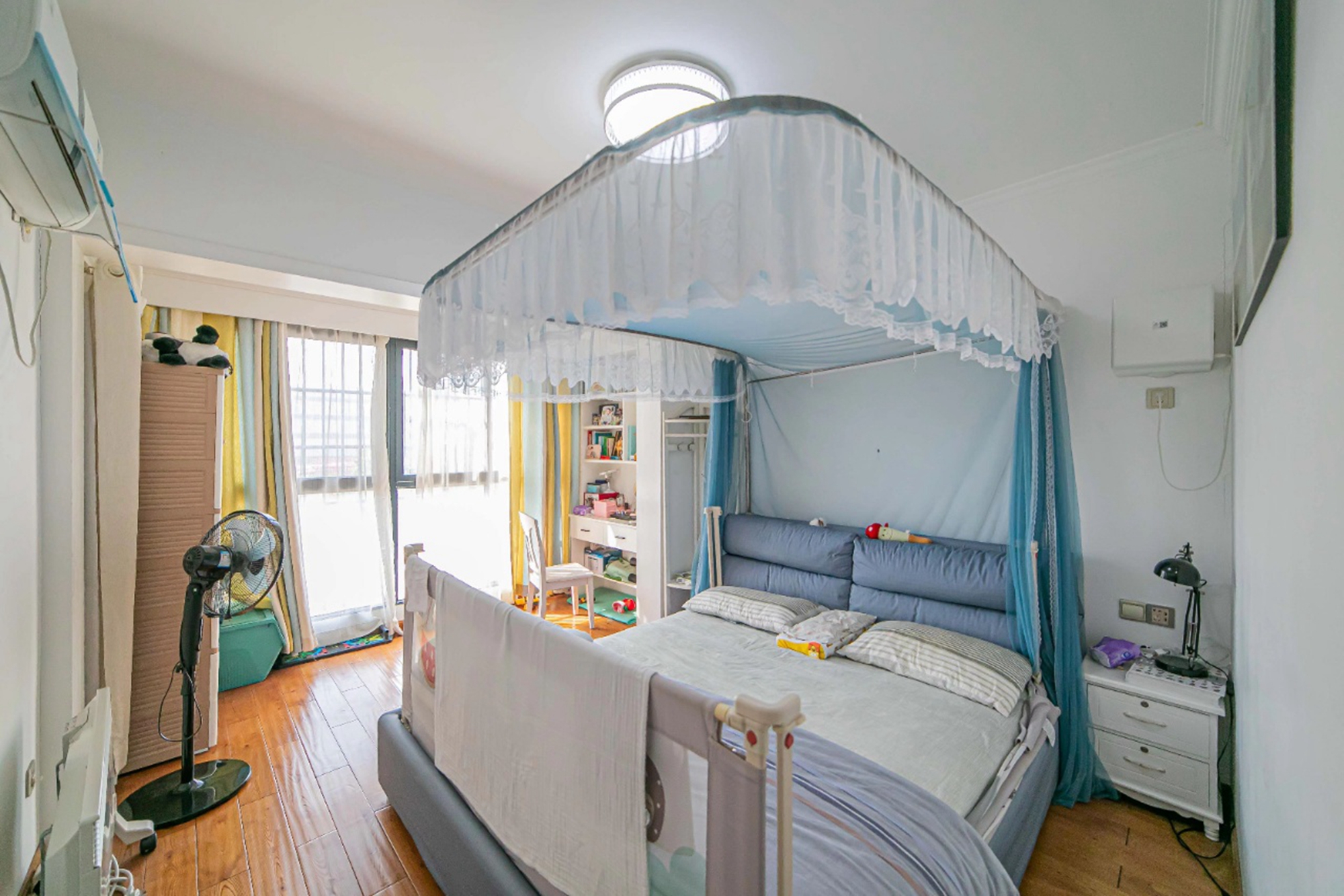 深业睿城 3室2厅2卫 90.0万 深业睿城 3室2厅2卫 90.0万卧室