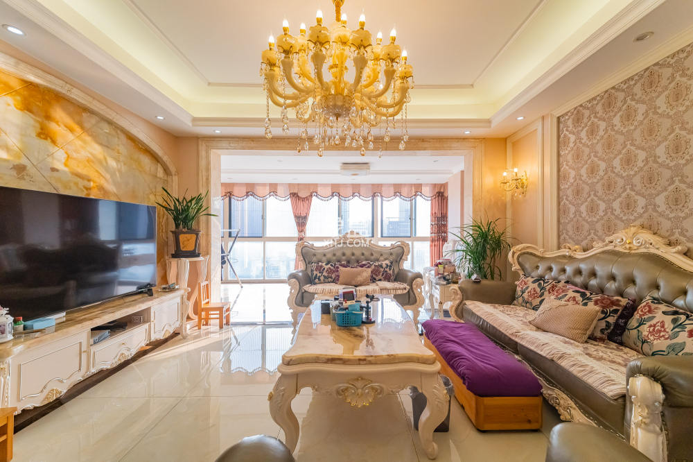 恒基凯旋门一二期  5室2厅3卫    276.8万