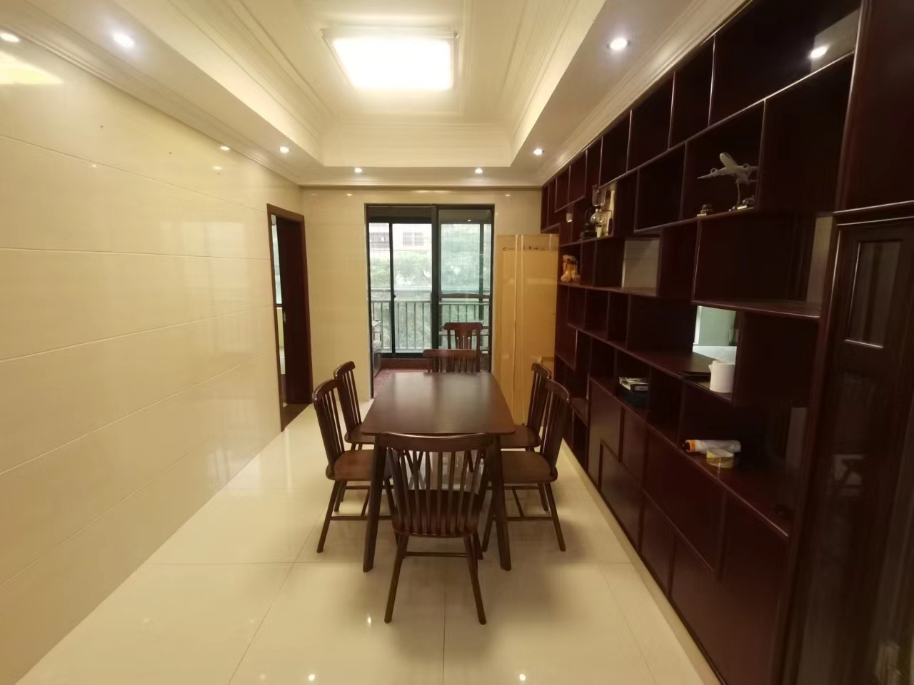 江畔人家 3室2厅2卫 250.0万 江畔人家 3室2厅2卫 250.0万室内图