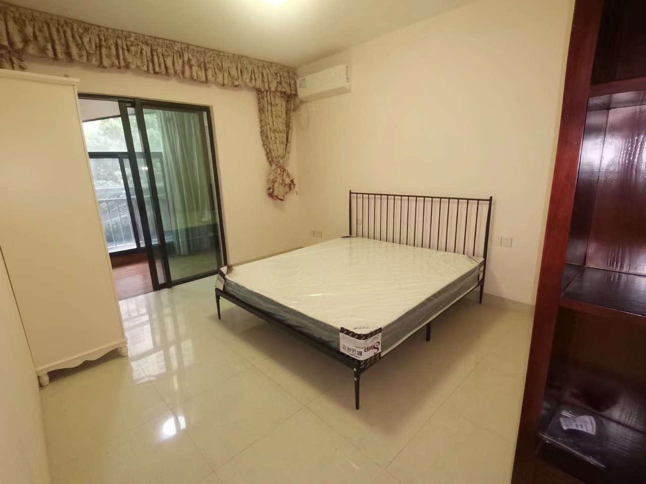 江畔人家 3室2厅2卫 250.0万 江畔人家 3室2厅2卫 250.0万室内图