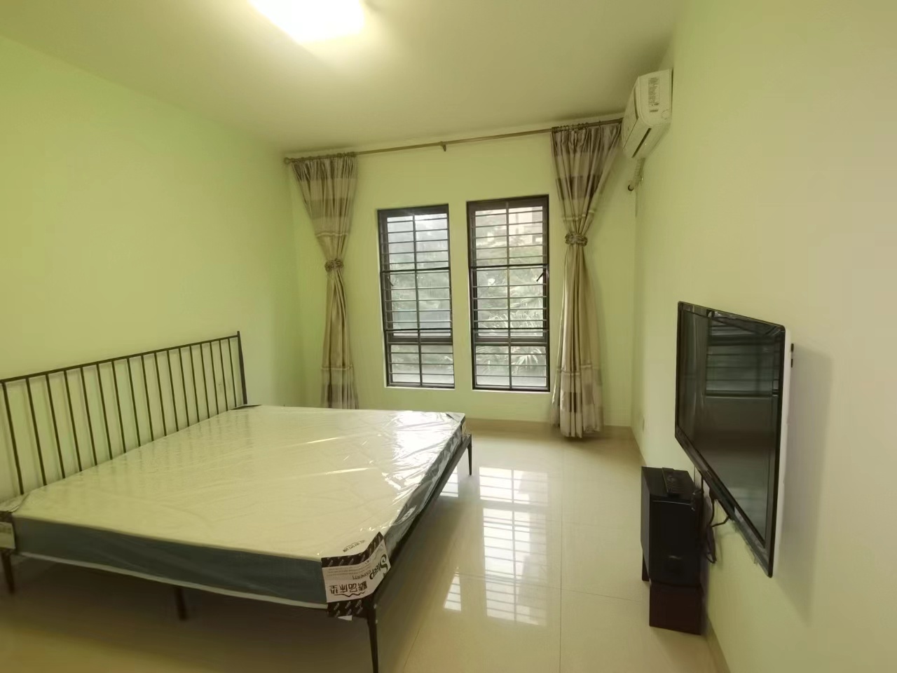 江畔人家 3室2厅2卫 250.0万 江畔人家 3室2厅2卫 250.0万室内图