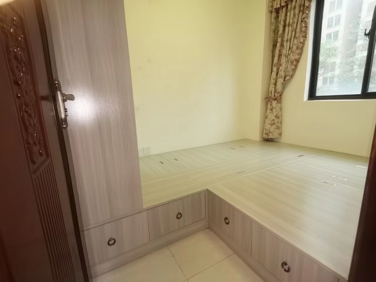 江畔人家 3室2厅2卫 250.0万 江畔人家 3室2厅2卫 250.0万室内图