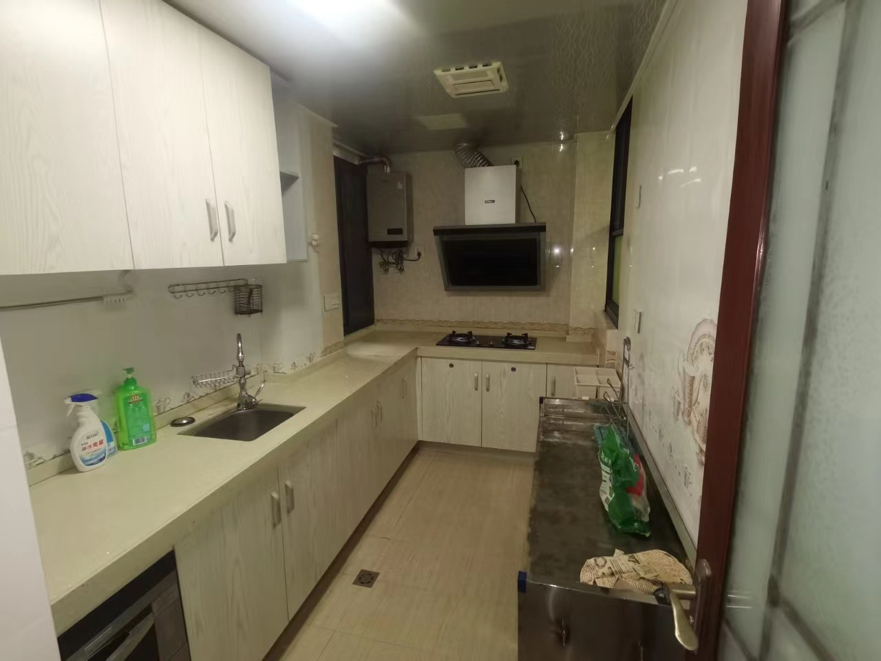 江畔人家 3室2厅2卫 250.0万 江畔人家 3室2厅2卫 250.0万室内图