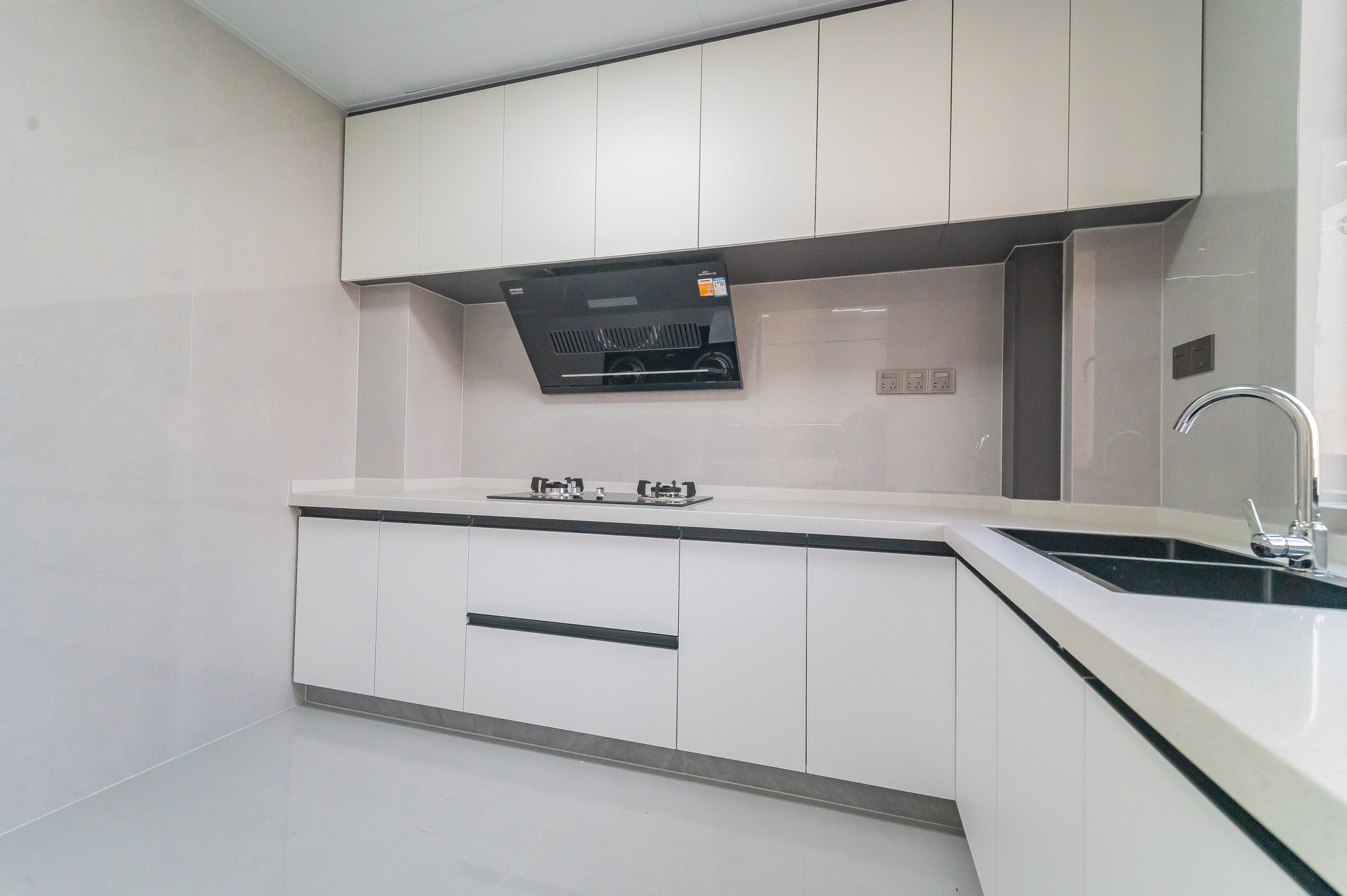 海伦春天 4室2厅2卫 105.8万 海伦春天 4室2厅2卫 105.8万厨房