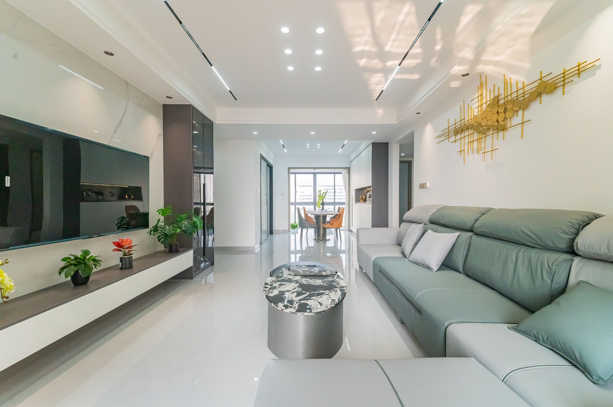 海伦春天 4室2厅2卫 105.8万 海伦春天 4室2厅2卫 105.8万客厅