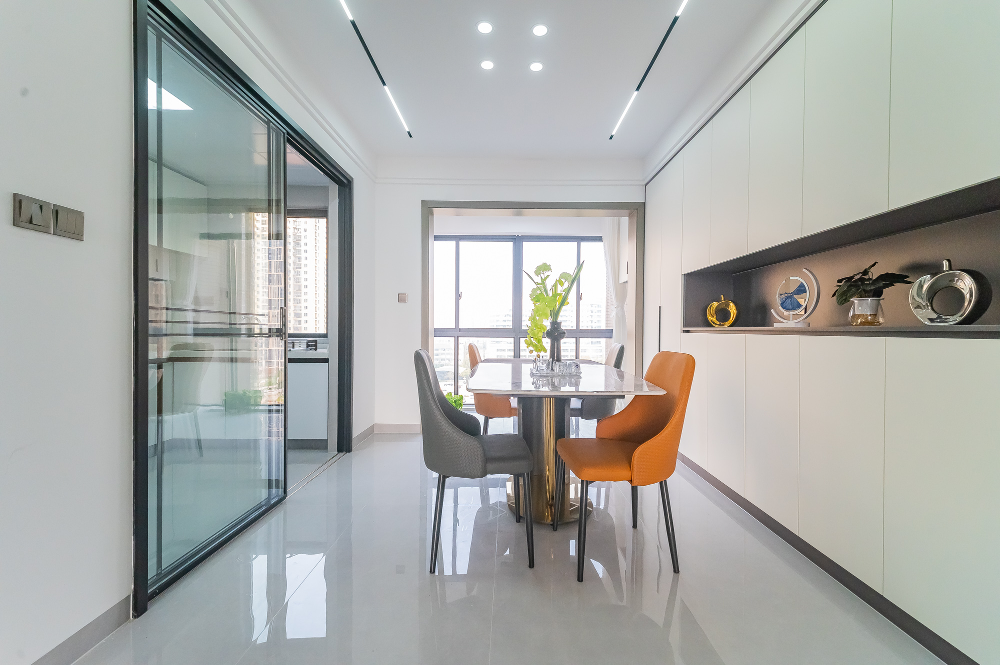 海伦春天 4室2厅2卫 105.8万 海伦春天 4室2厅2卫 105.8万客厅