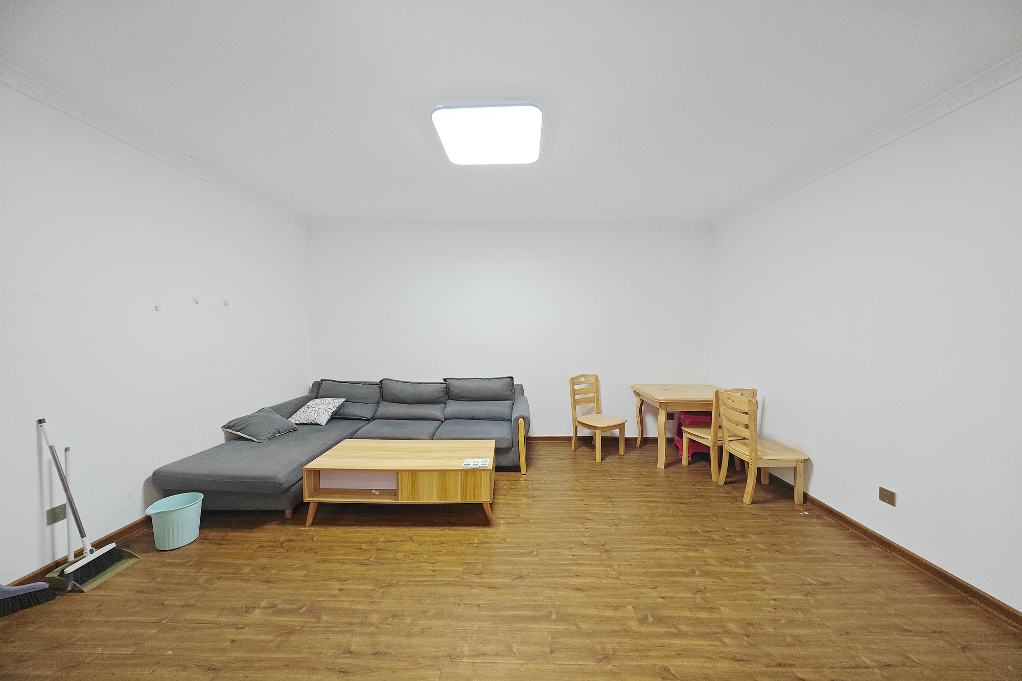 建发中央悦府  4室2厅2卫   199.00万客厅
