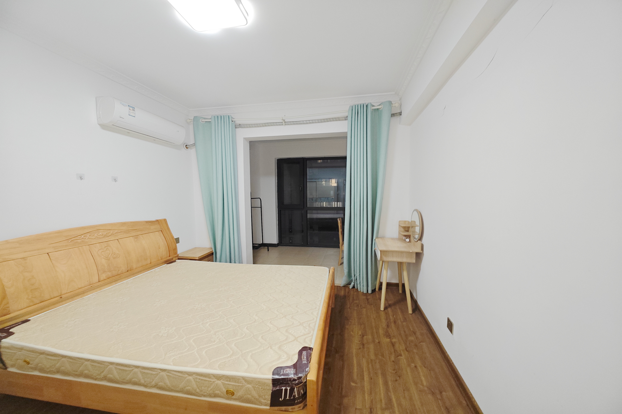 建发中央悦府  4室2厅2卫   199.00万卧室