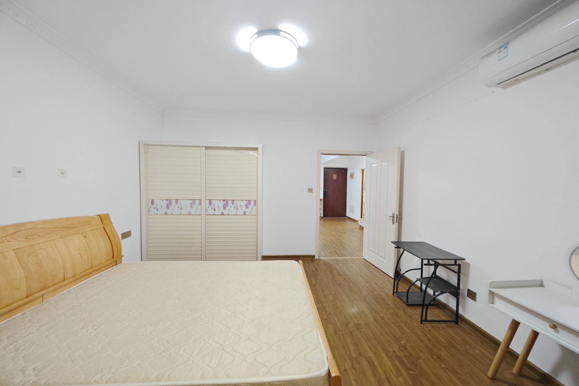 建发中央悦府  4室2厅2卫   199.00万卧室