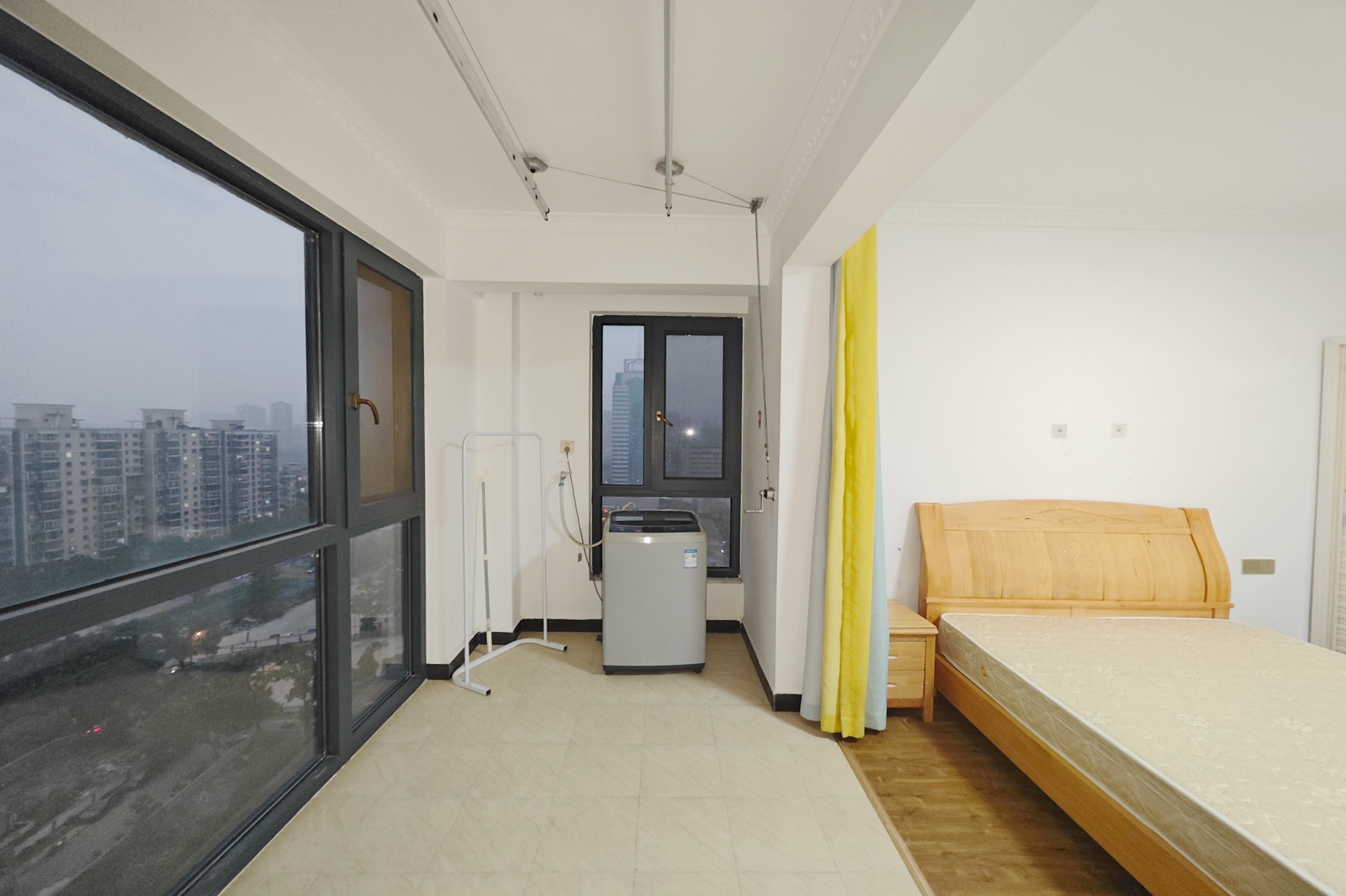 建发中央悦府  4室2厅2卫   199.00万阳台