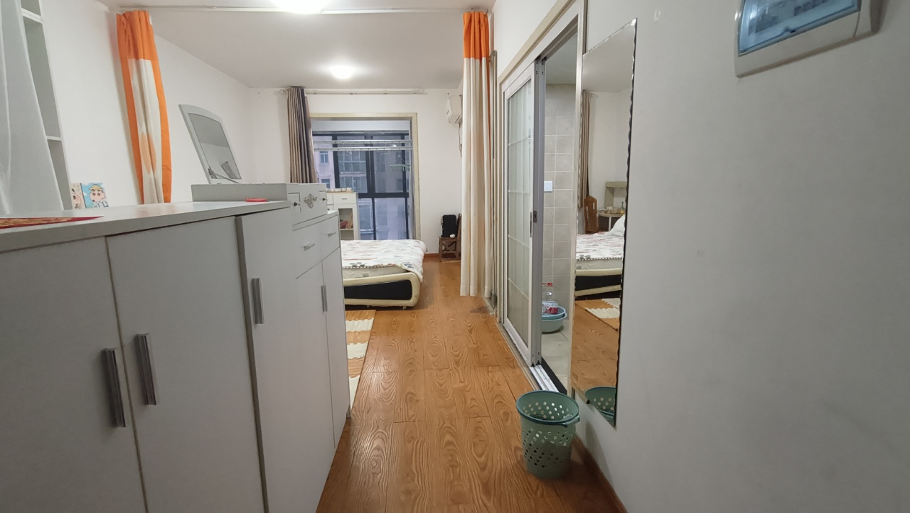 鹏利广场 1室1厅1卫 1100.0元/月 鹏利广场 1室1厅1卫 1100.0元/月室内图