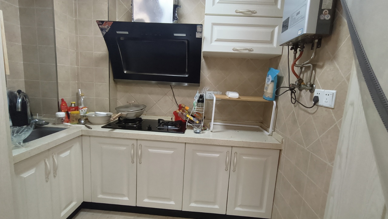 鹏利广场 1室1厅1卫 1100.0元/月 鹏利广场 1室1厅1卫 1100.0元/月室内图