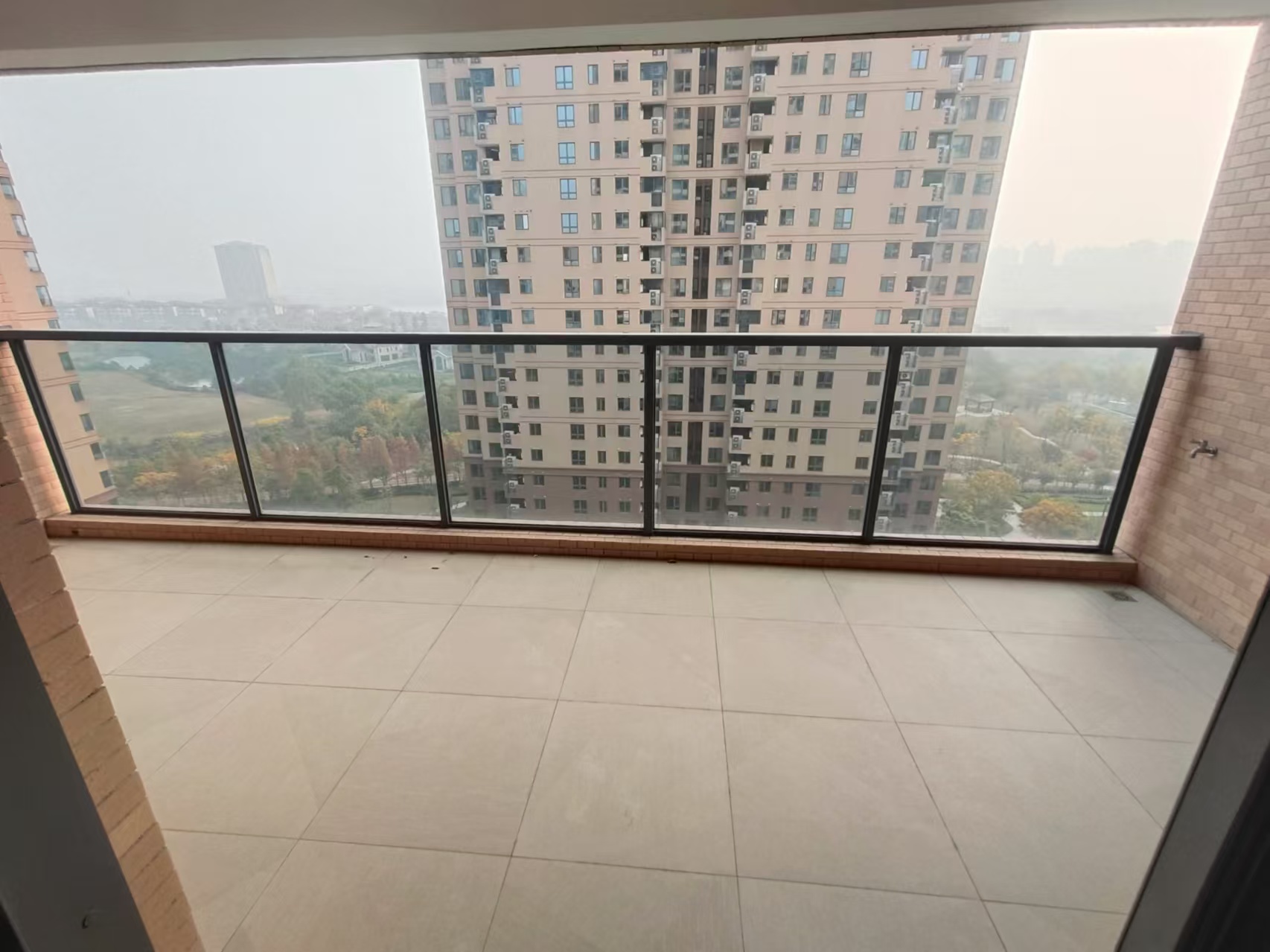 晋合湘水湾六期  3室2厅2卫    130.0万 晋合湘水湾六期  3室2厅2卫    130.0万室内图