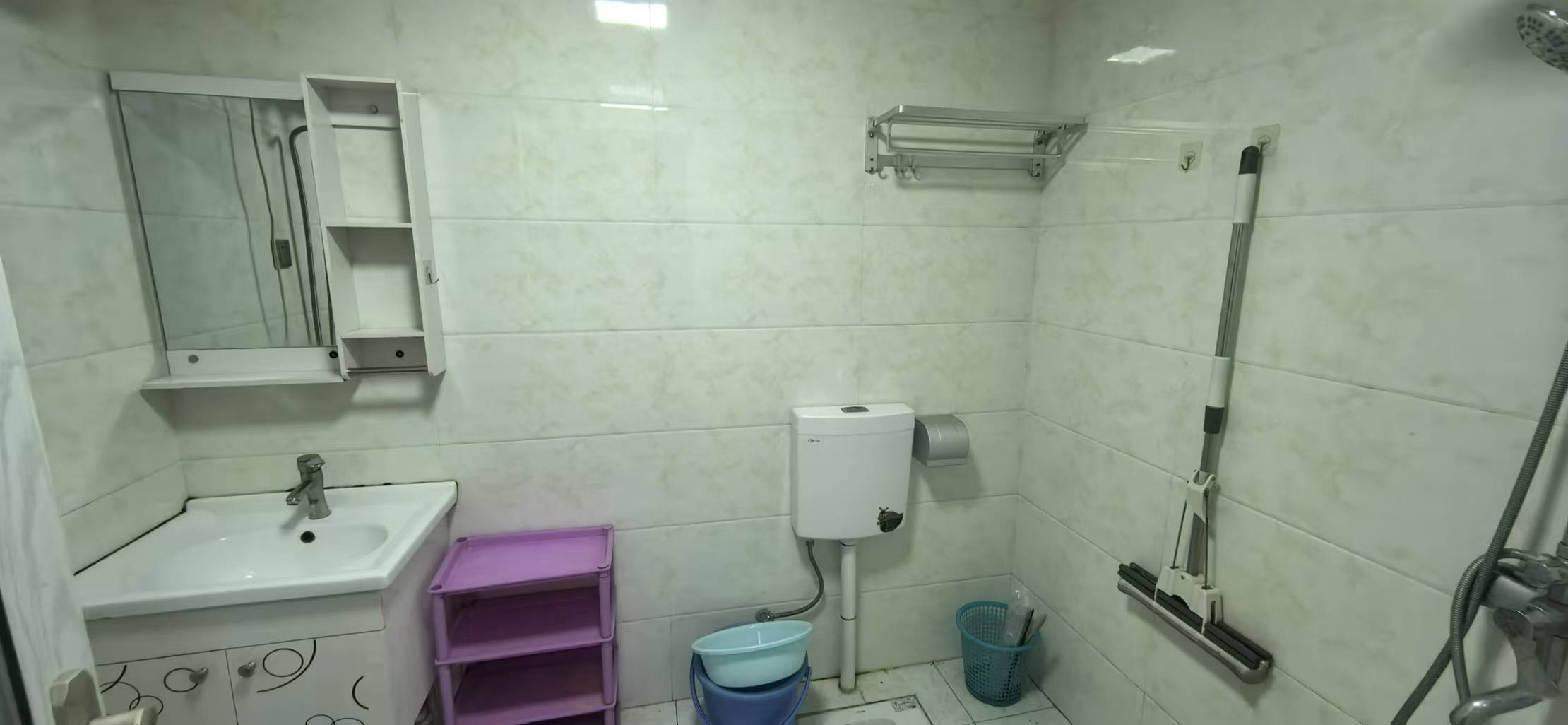 和厚园小区二期 1室1厅1卫 1100.0元/月 和厚园小区二期 1室1厅1卫 1100.0元/月室内图