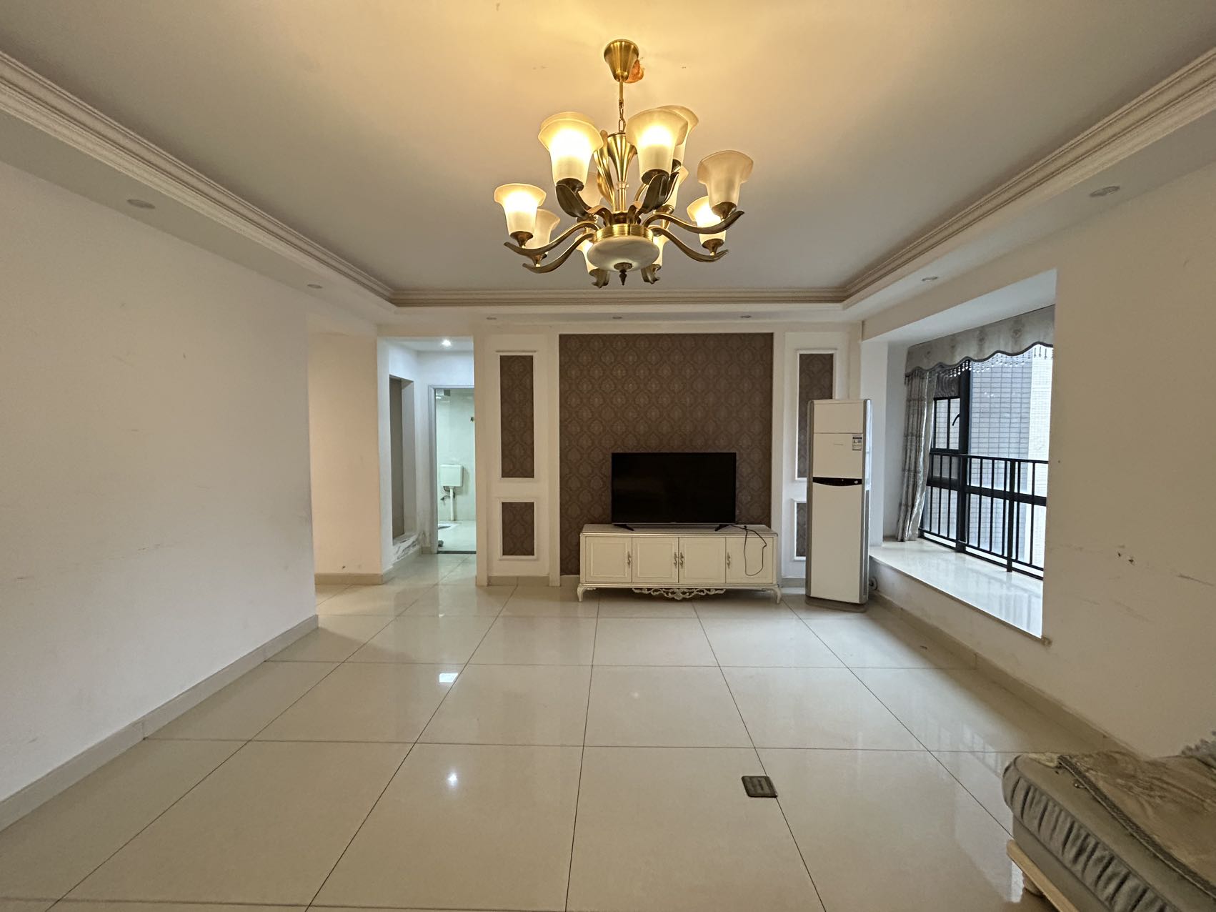 五矿紫湖香醍 3室2厅1卫 2200.0元/月 五矿紫湖香醍 3室2厅1卫 2200.0元/月室内图