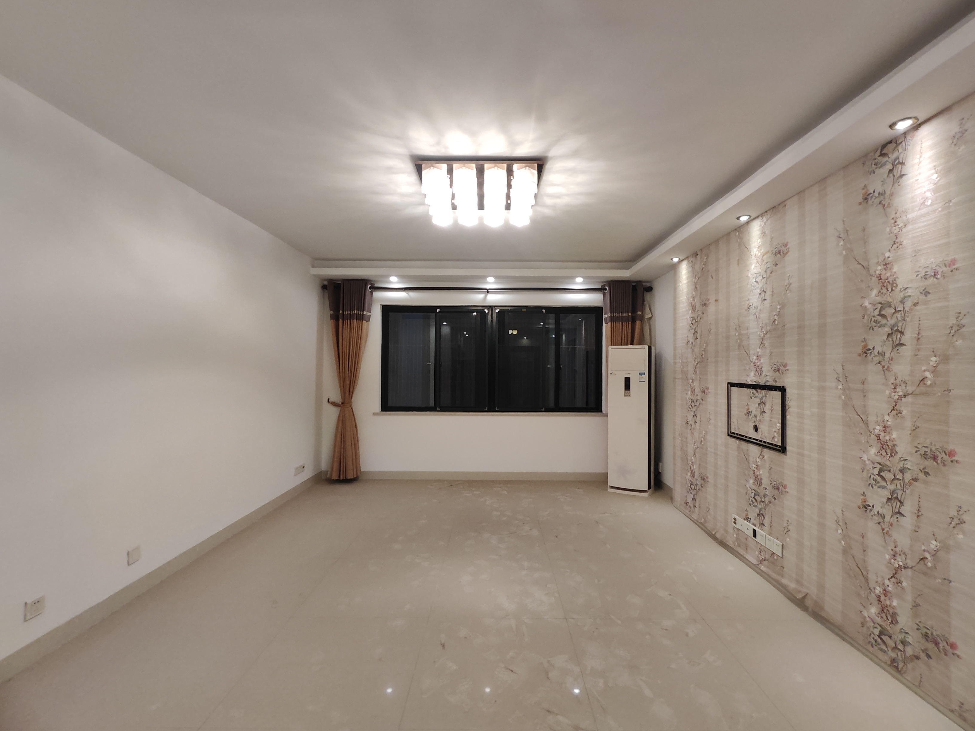 颐景园 4室2厅2卫 81.0万 颐景园 4室2厅2卫 81.0万室内图