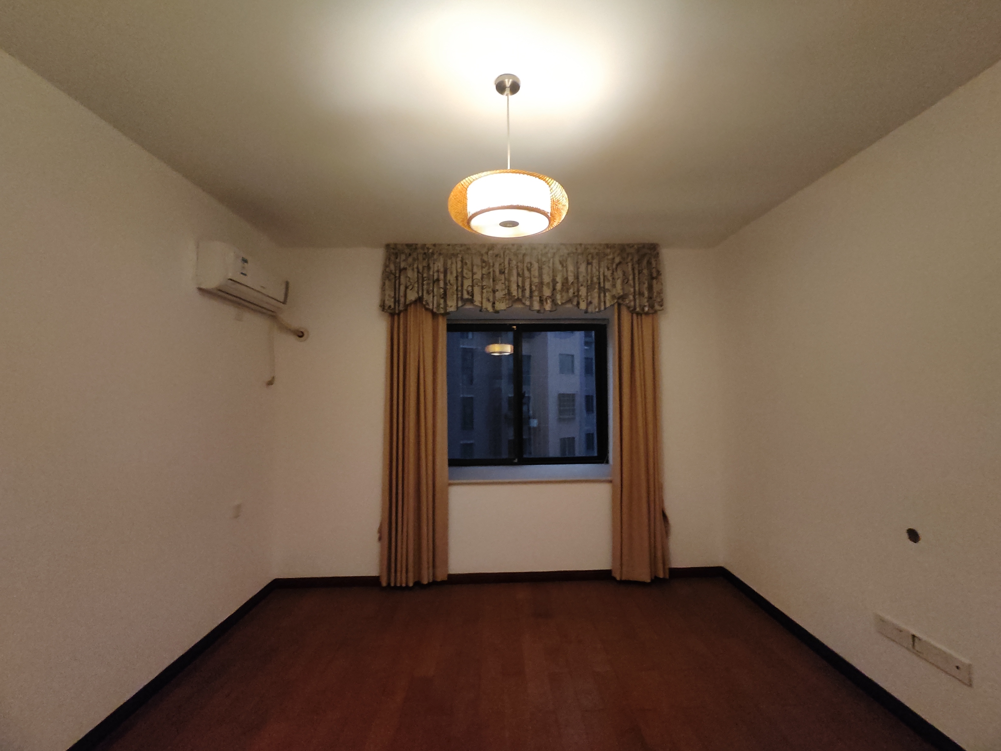 颐景园 4室2厅2卫 81.0万 颐景园 4室2厅2卫 81.0万室内图