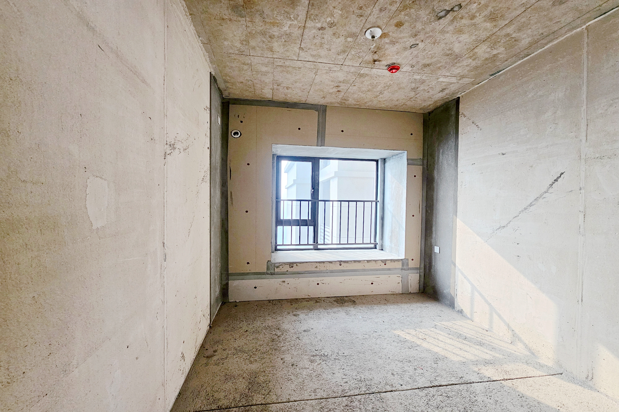 阳光城尚东湾悦江府  3室2厅2卫    90.0万 阳光城尚东湾悦江府  3室2厅2卫    90.0万卧室