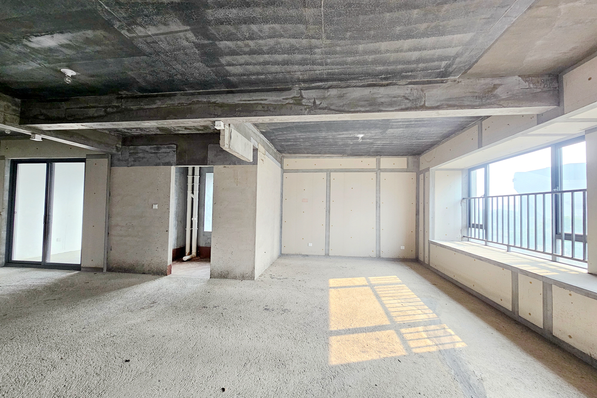 长房东旭国际  3室2厅2卫   220.00万其他