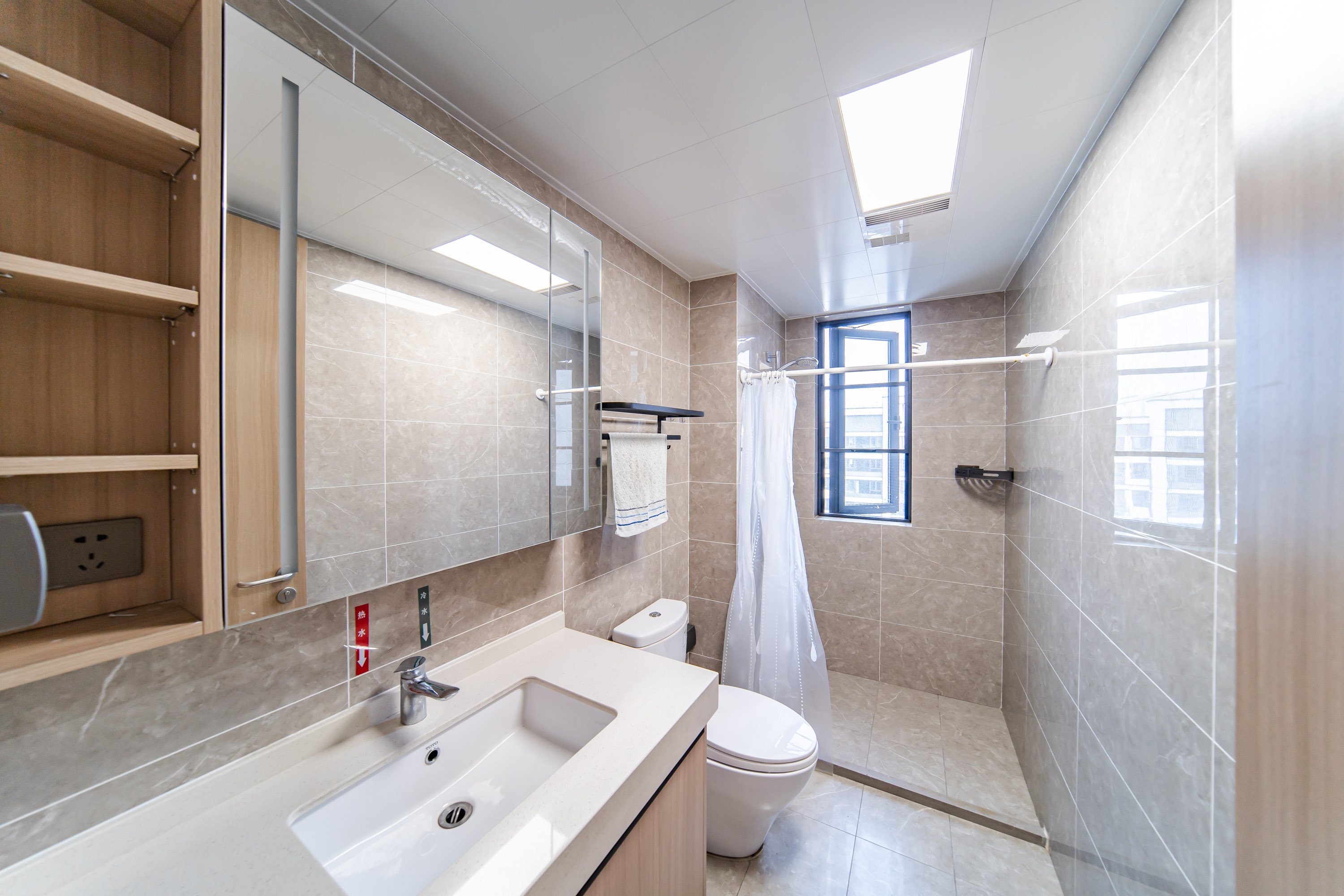 华润凯旋门一期 4室2厅2卫 145.8万 华润凯旋门一期 4室2厅2卫 145.8万卫生间