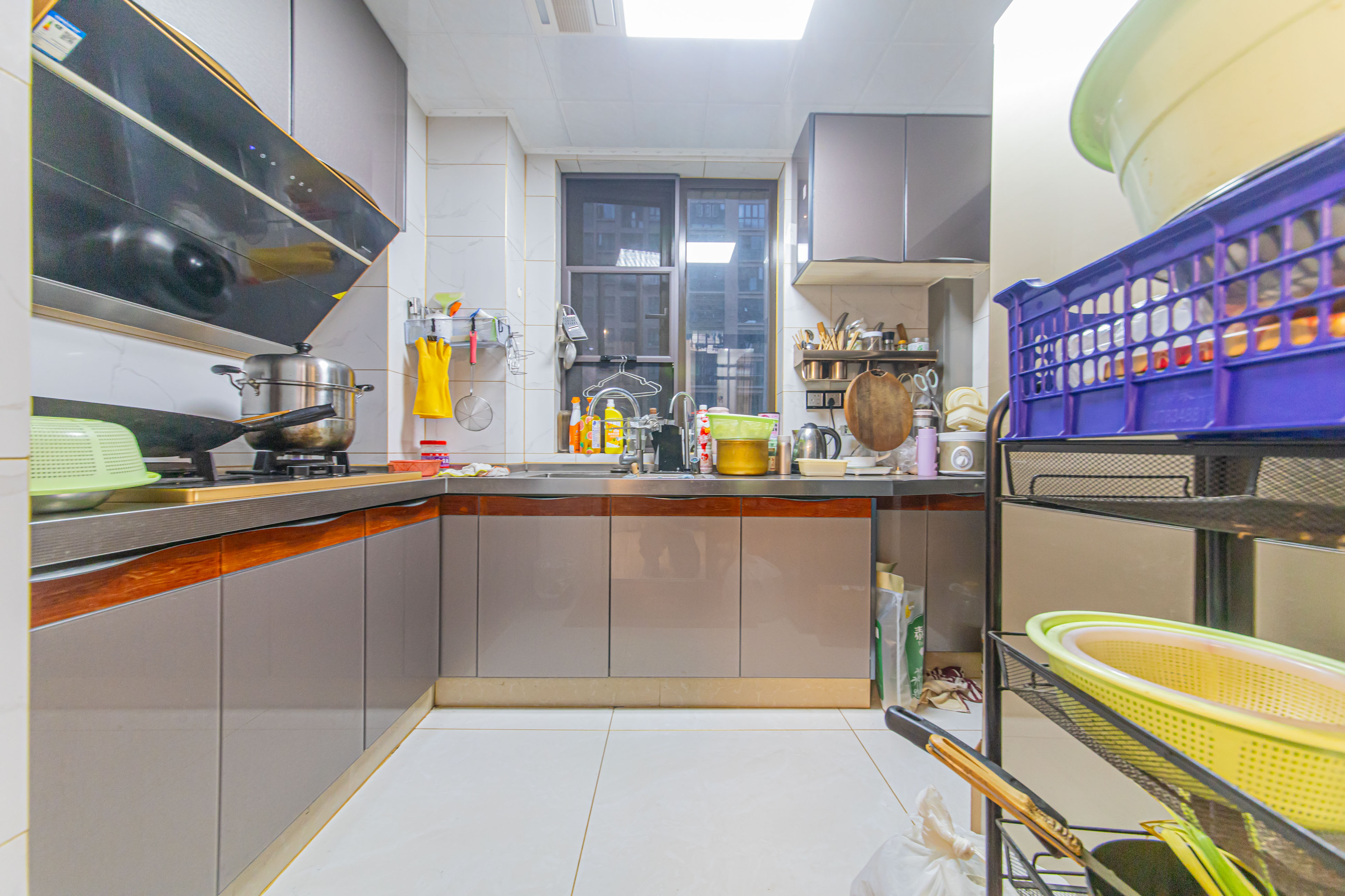 兴汝金城  3室2厅1卫    105.0万 兴汝金城  3室2厅1卫    105.0万厨房