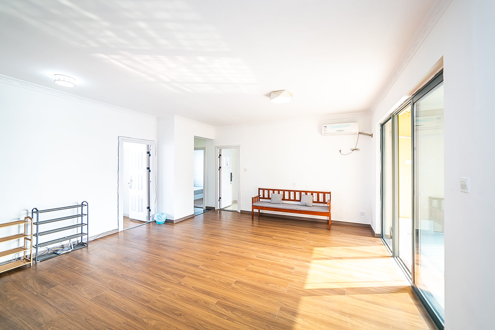 荣盛花语书苑  3室2厅2卫    97.0万 荣盛花语书苑  3室2厅2卫    97.0万客厅