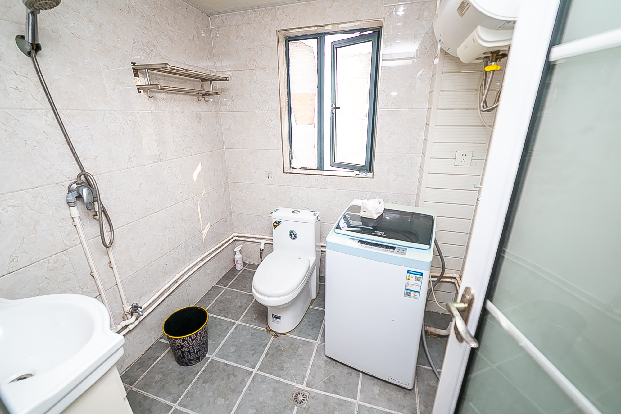 荣盛花语书苑  3室2厅2卫    97.0万 荣盛花语书苑  3室2厅2卫    97.0万卫生间