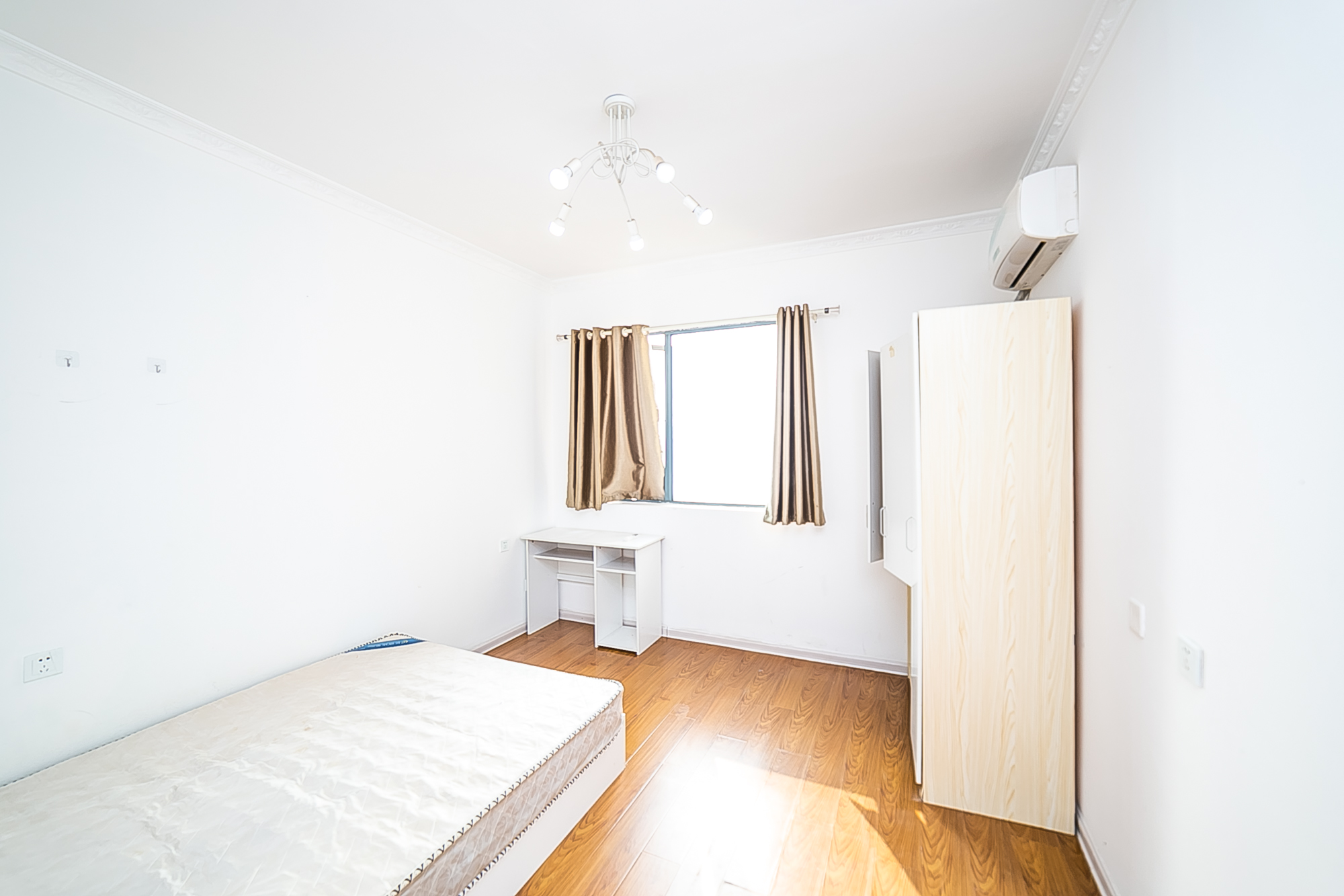 荣盛花语书苑  3室2厅2卫    97.0万 荣盛花语书苑  3室2厅2卫    97.0万卧室