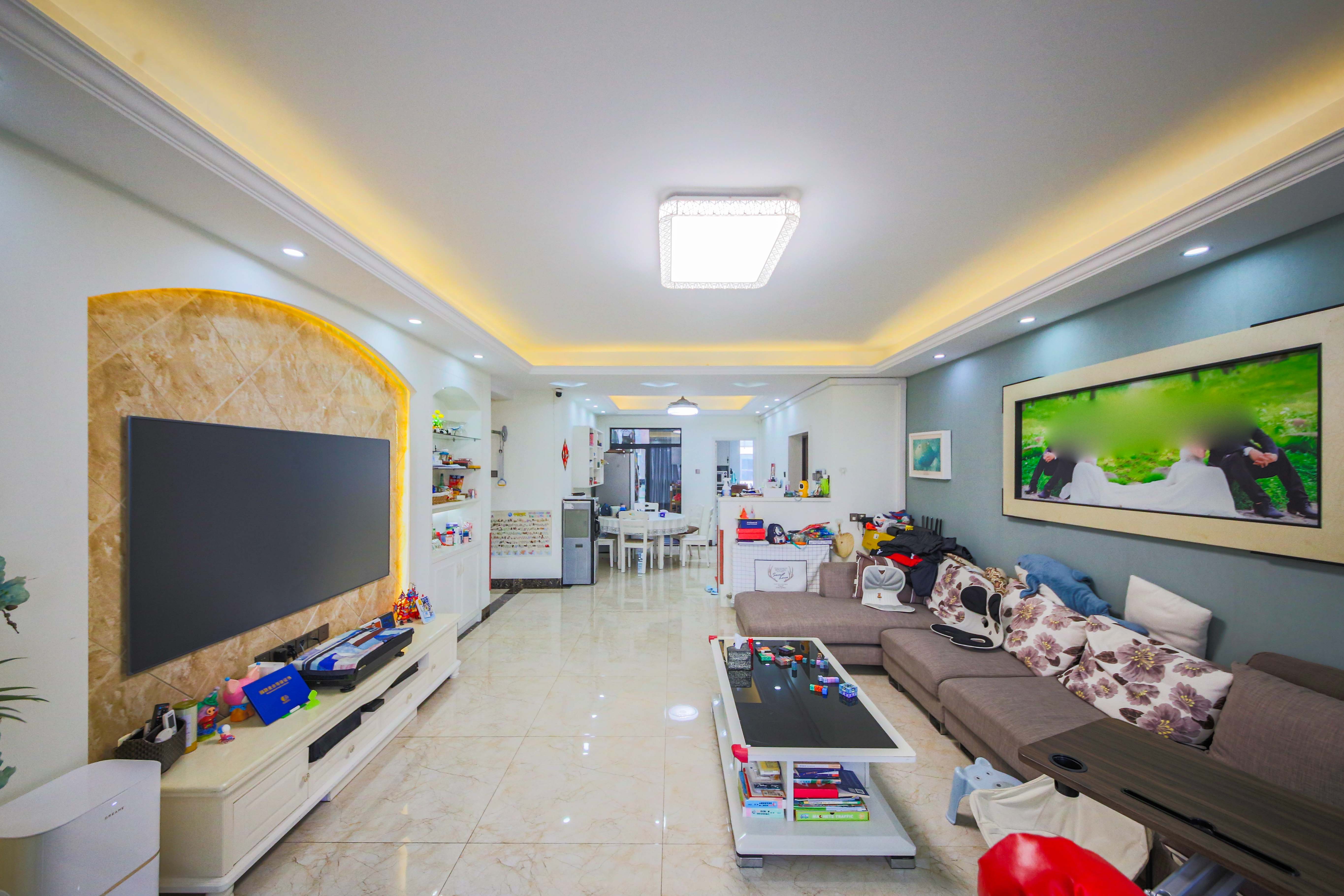 鑫远湘府华城  4室2厅2卫    135.0万 鑫远湘府华城  4室2厅2卫    135.0万客厅