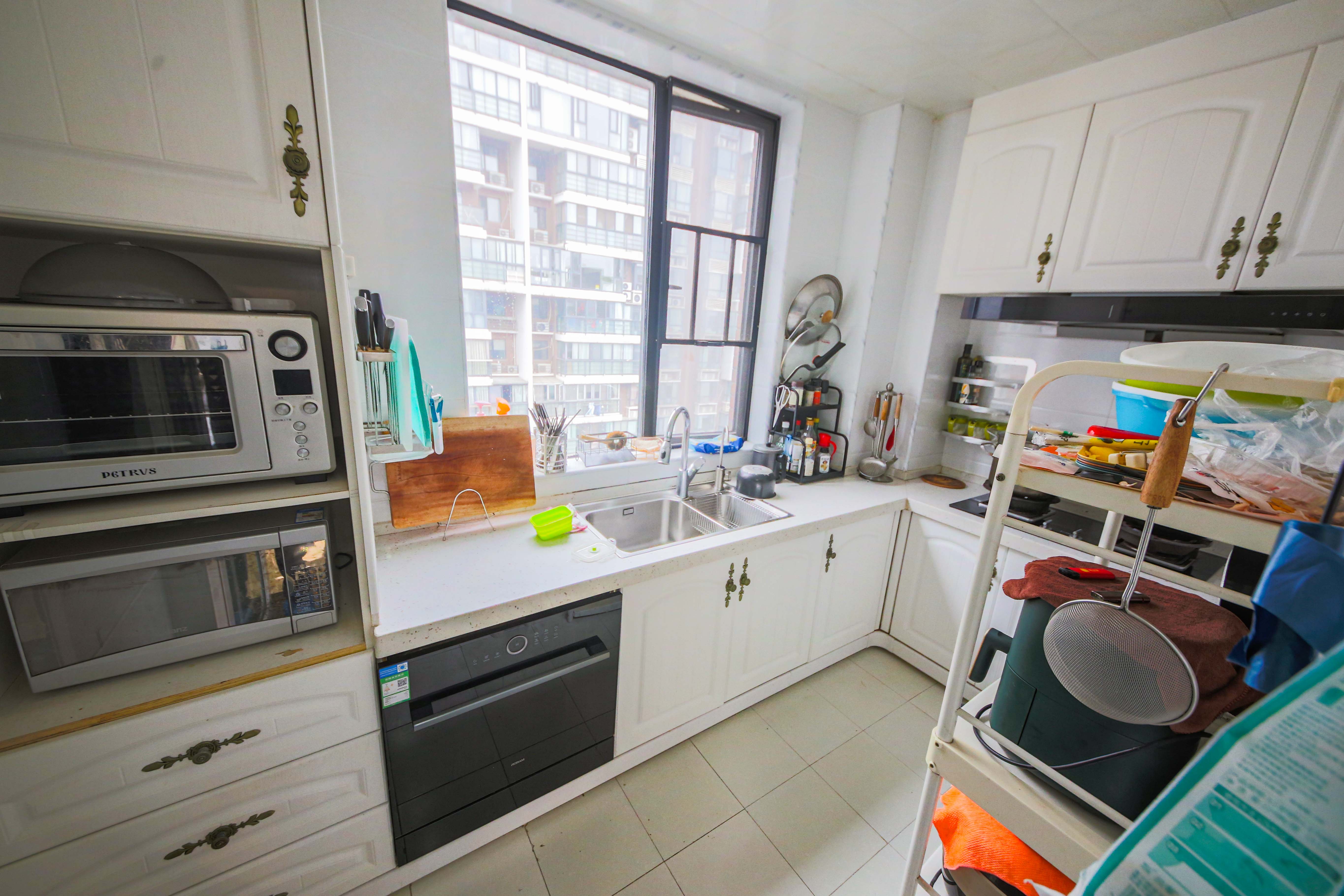 鑫远湘府华城  4室2厅2卫    135.0万 鑫远湘府华城  4室2厅2卫    135.0万厨房