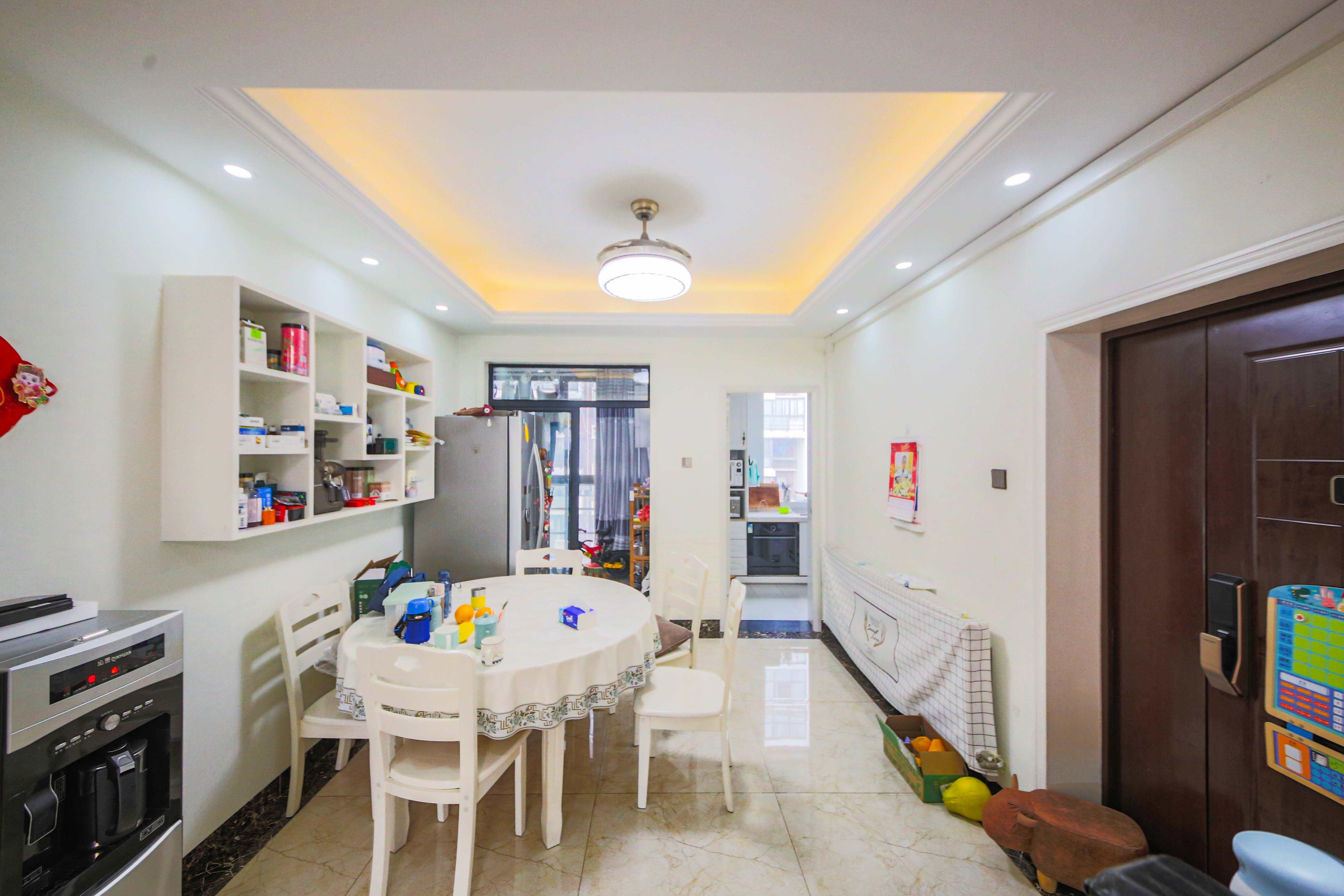 鑫远湘府华城  4室2厅2卫    135.0万 鑫远湘府华城  4室2厅2卫    135.0万客厅