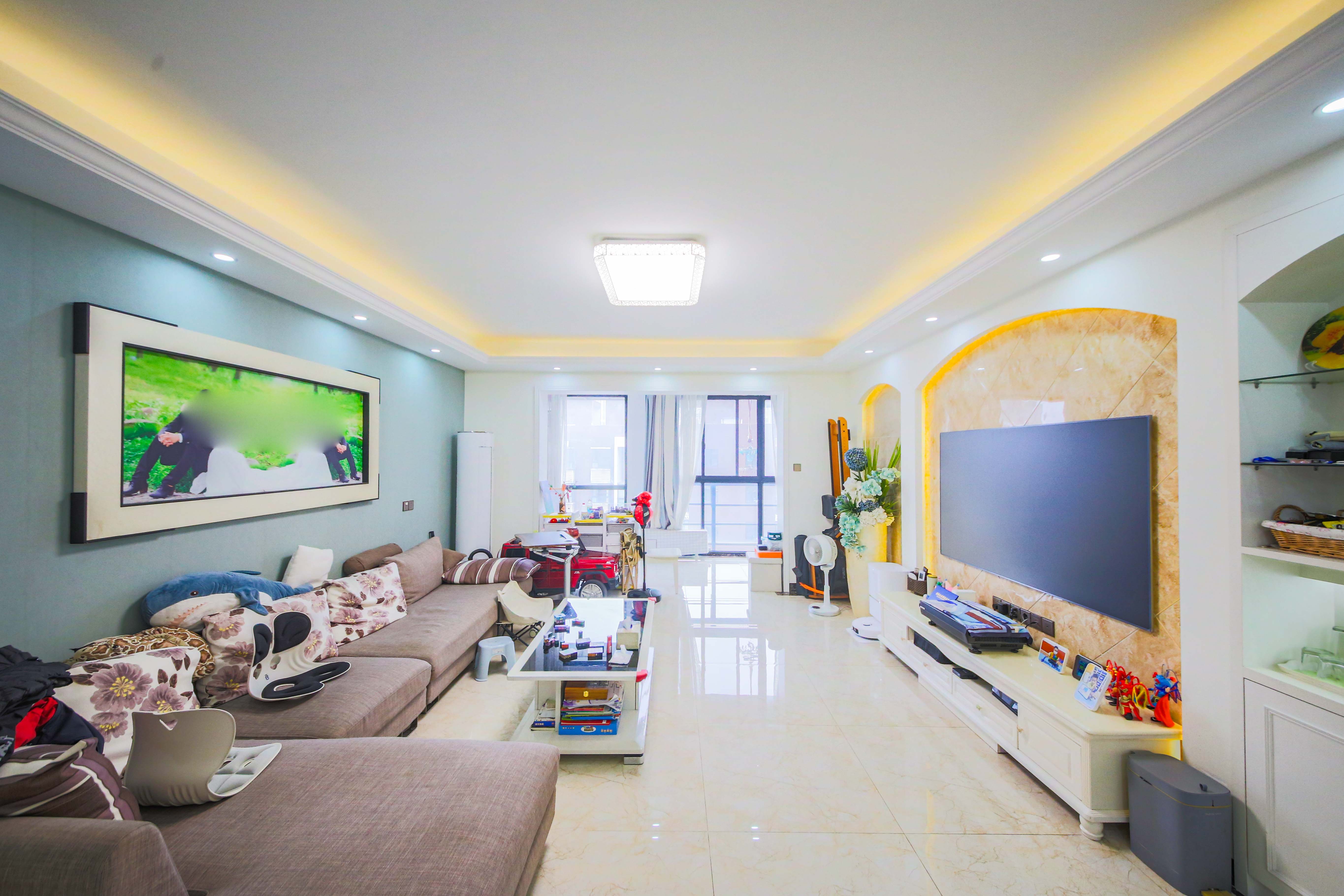 鑫远湘府华城  4室2厅2卫    135.0万 鑫远湘府华城  4室2厅2卫    135.0万客厅