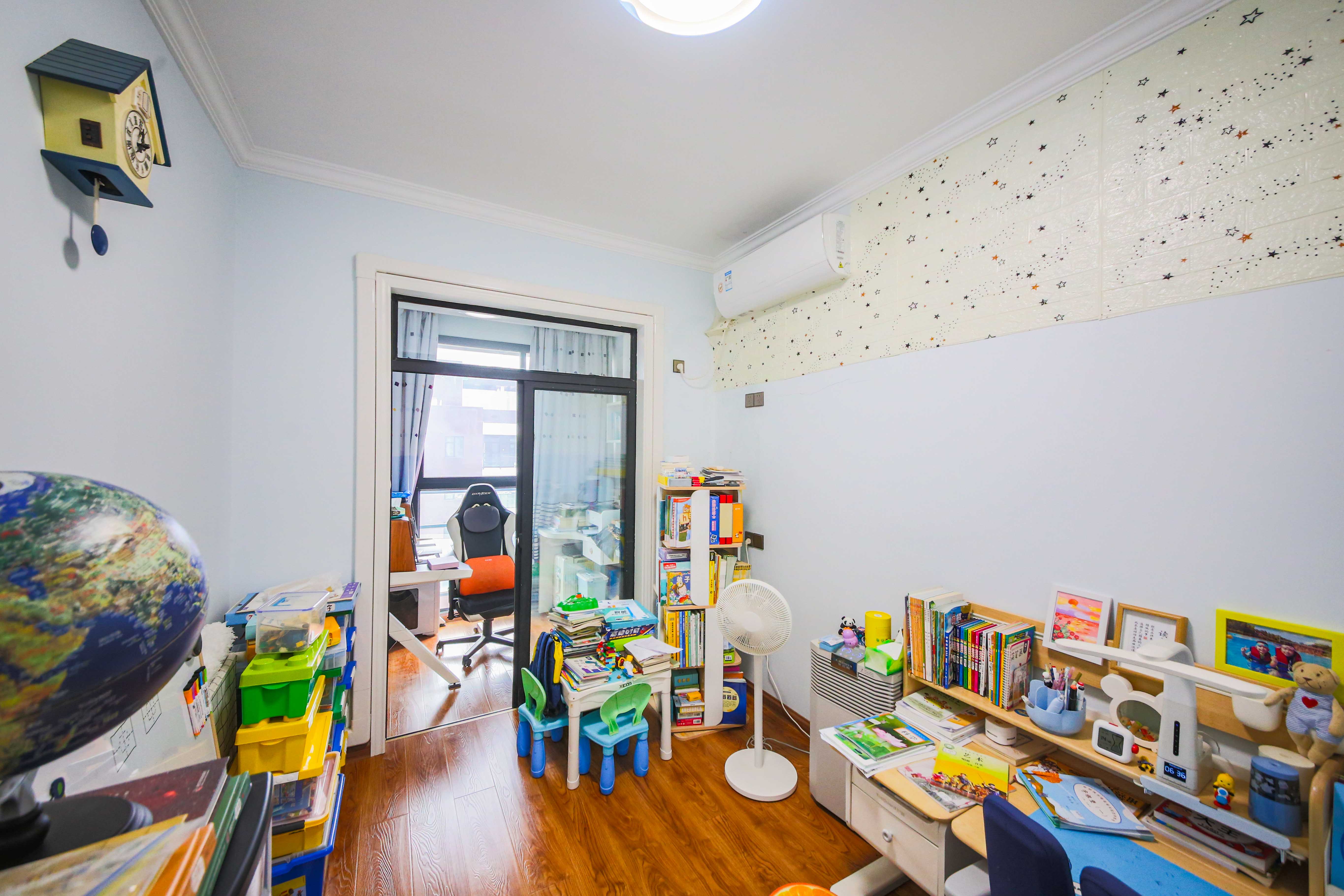 鑫远湘府华城  4室2厅2卫    135.0万 鑫远湘府华城  4室2厅2卫    135.0万卧室