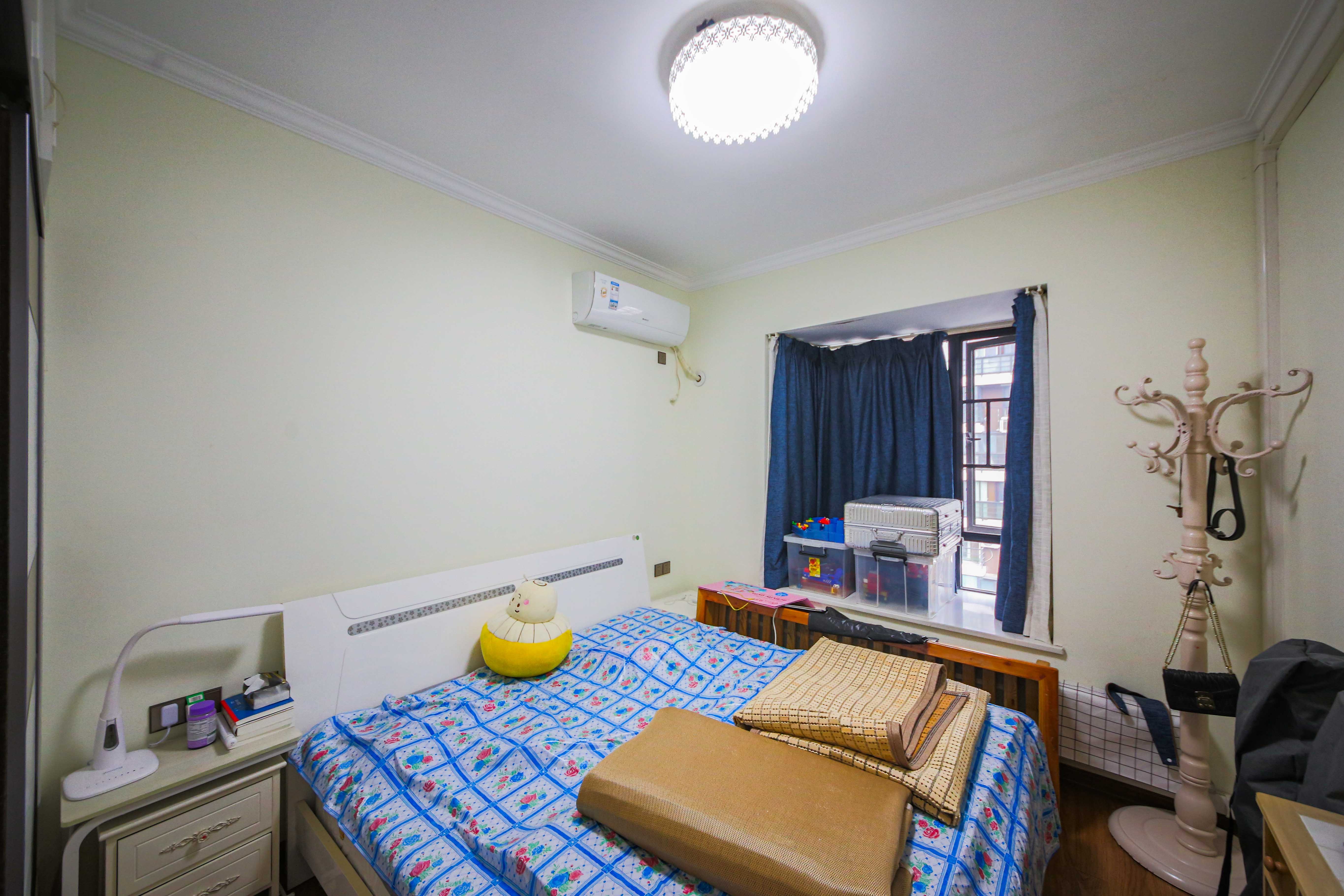 鑫远湘府华城  4室2厅2卫    135.0万 鑫远湘府华城  4室2厅2卫    135.0万卧室